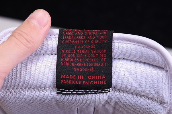 Air Jordan 1 High OG “Bloodline” 555088-062