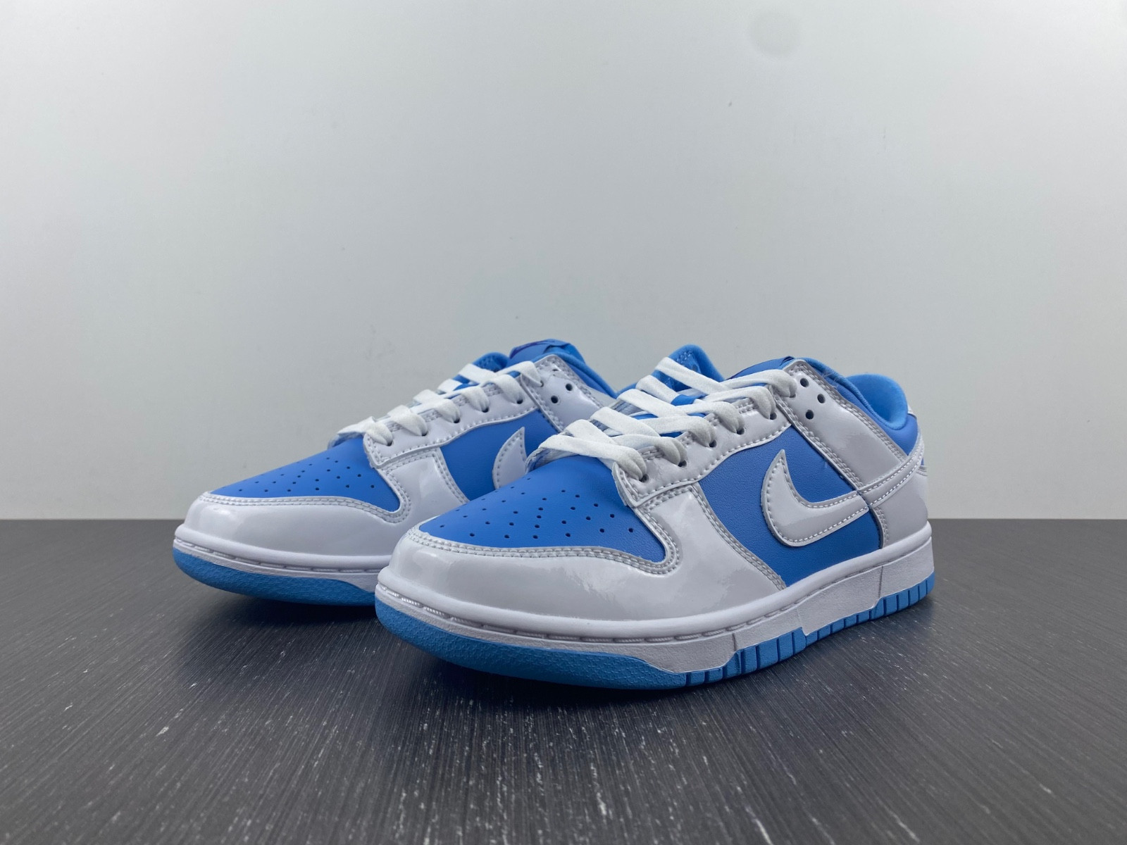 Nike Dunk Low WMNS “Reverse UNC” DJ9955-101