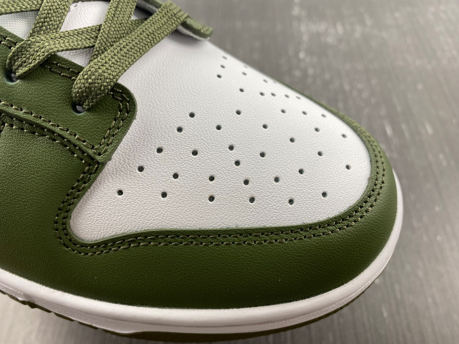 Nike Dunk Low WMNS “Medium Olive” DD1503-120