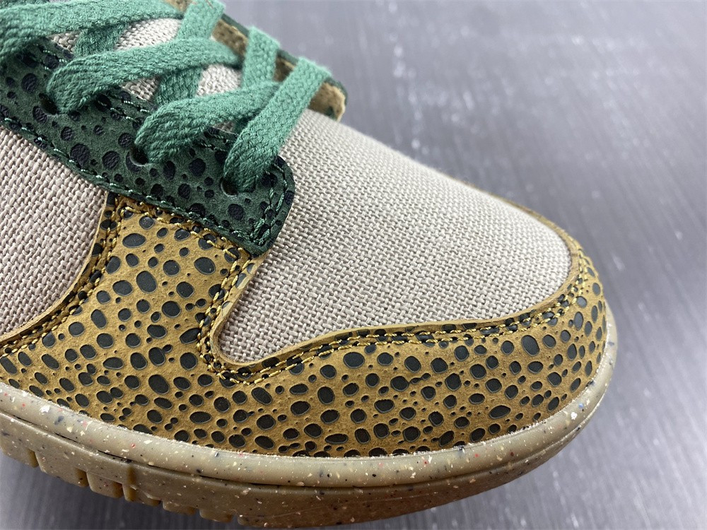 Nike Dunk Low “Safari” DX2654-200