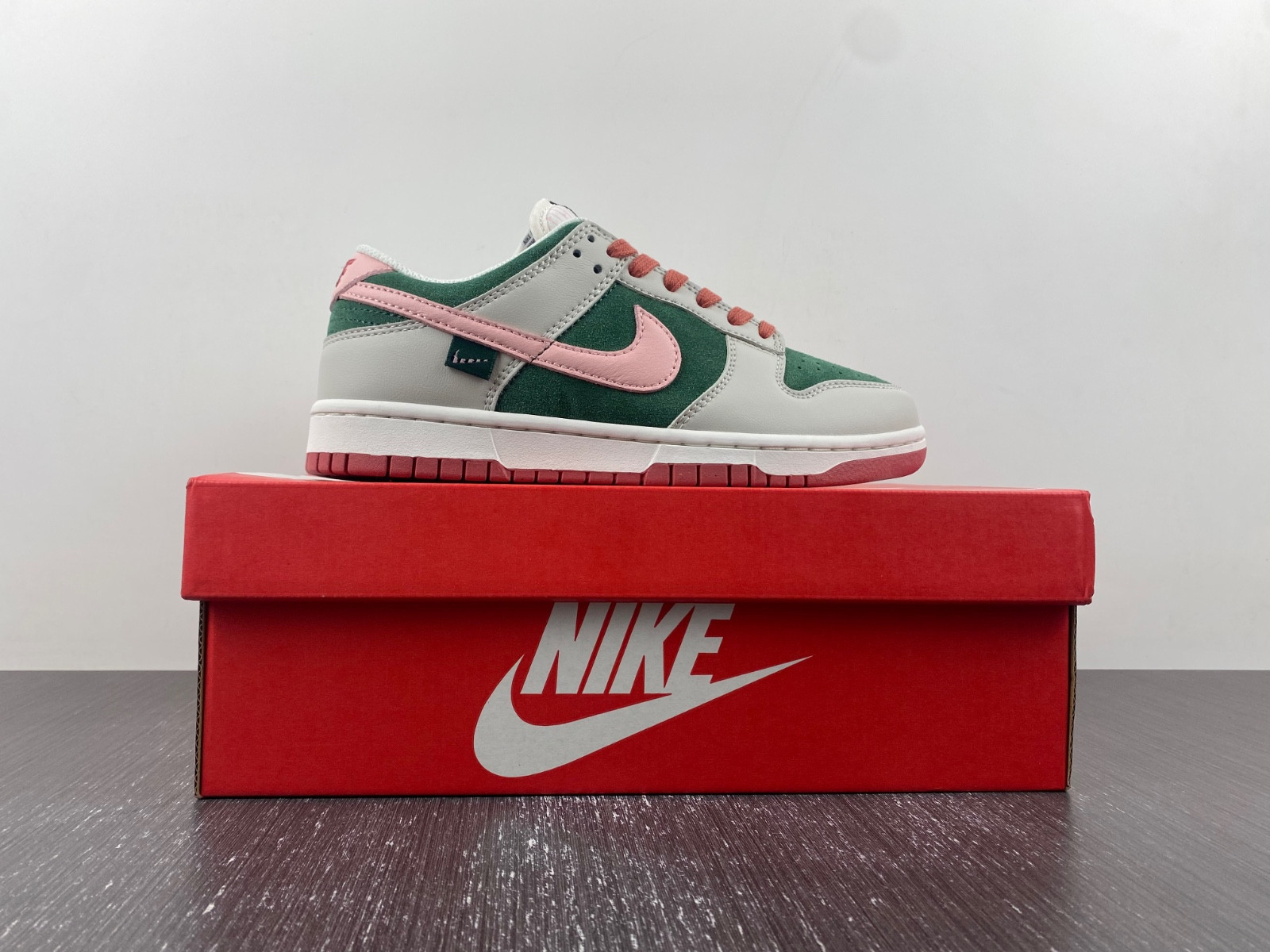 Nike SB Dunk Low FN8923-061