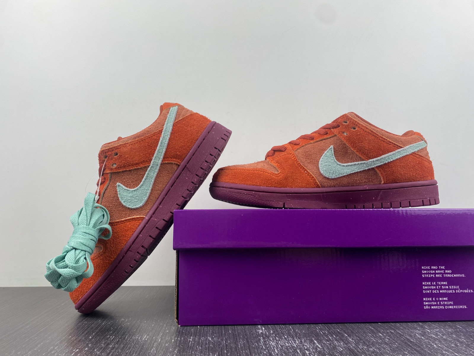 Nike SB Dunk Low “Mystic Red” DV5429-601