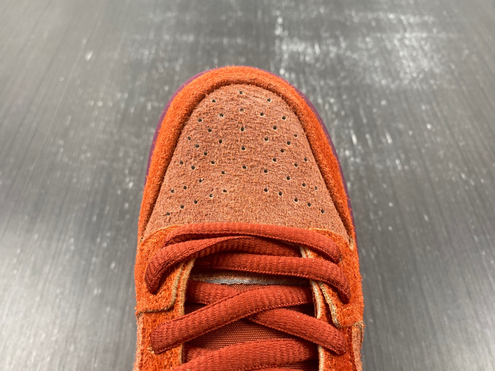 Nike SB Dunk Low “Mystic Red” DV5429-601