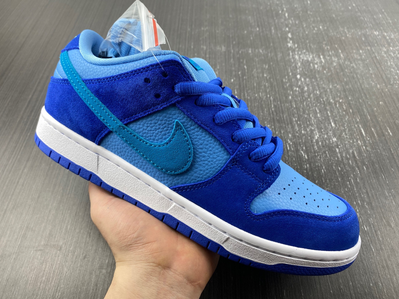Nike SB Dunk Low pro Blue Raspberry DM0807-400