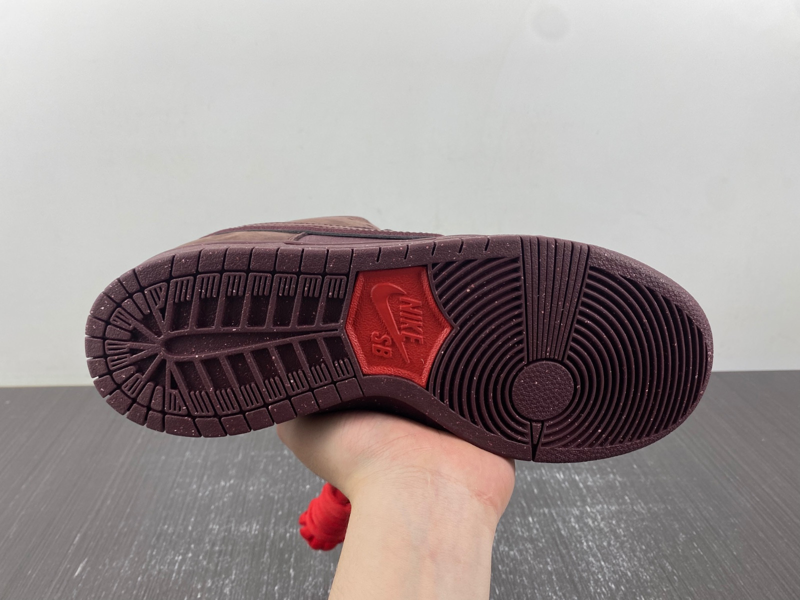 Nike SB Dunk Low Premium “Valentine’s Day” FN0619-600