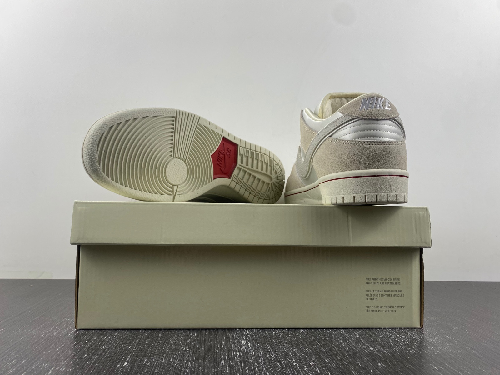 Nike SB Dunk Low “City of Love” FZ5654-100