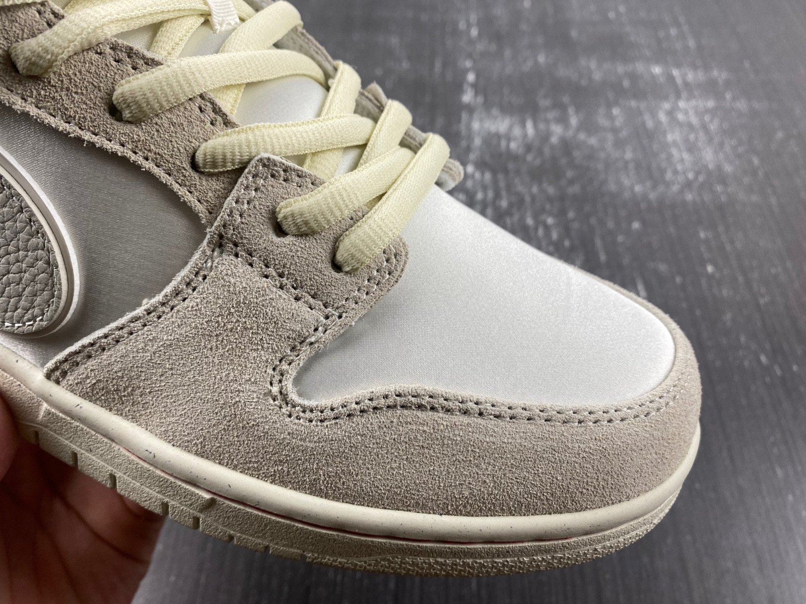 Nike SB Dunk Low “City of Love” FZ5654-100