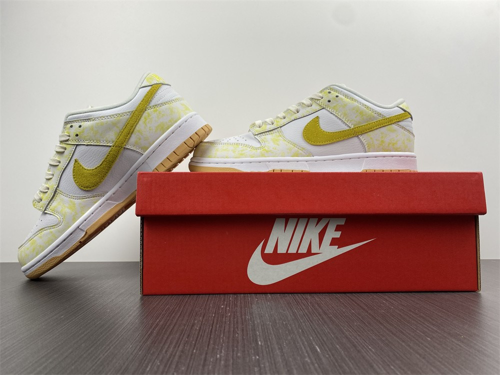 Nike Dunk Low WMNS “Yellow Strike” DM9467-700