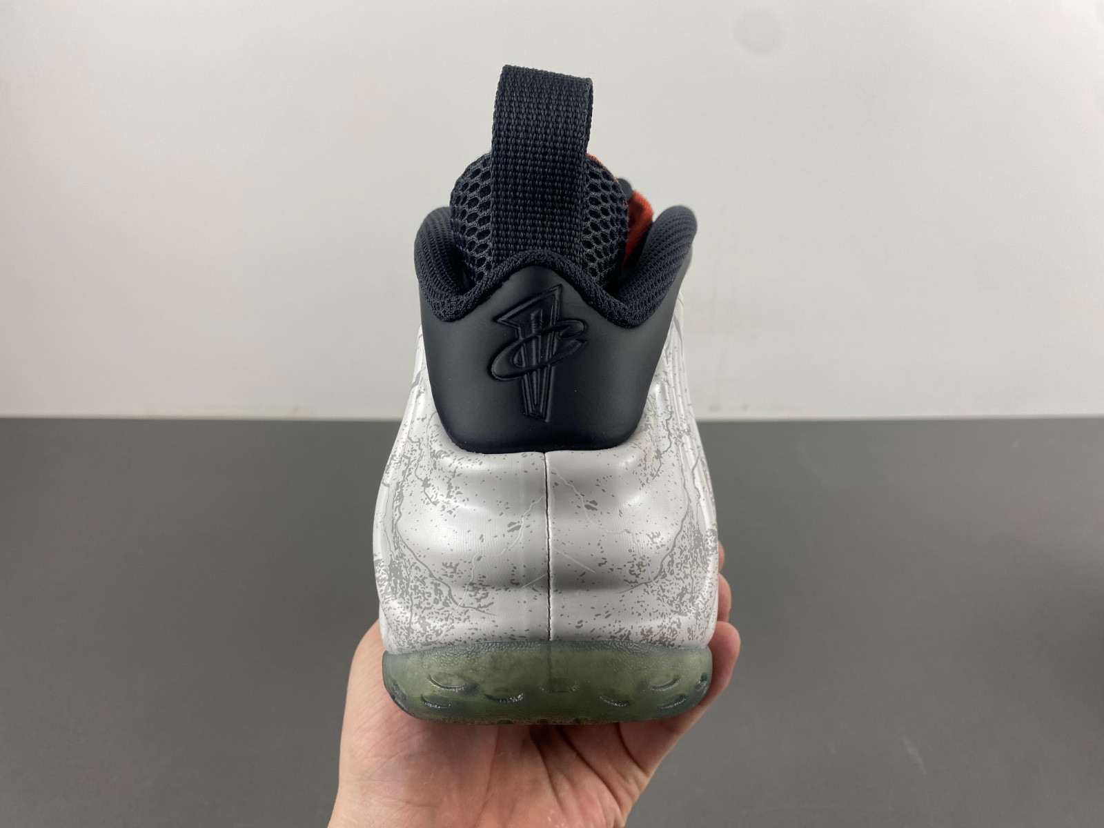 TEKKEN 8 x Nike Air Foamposite One “Jin Kazama” HF6367-001