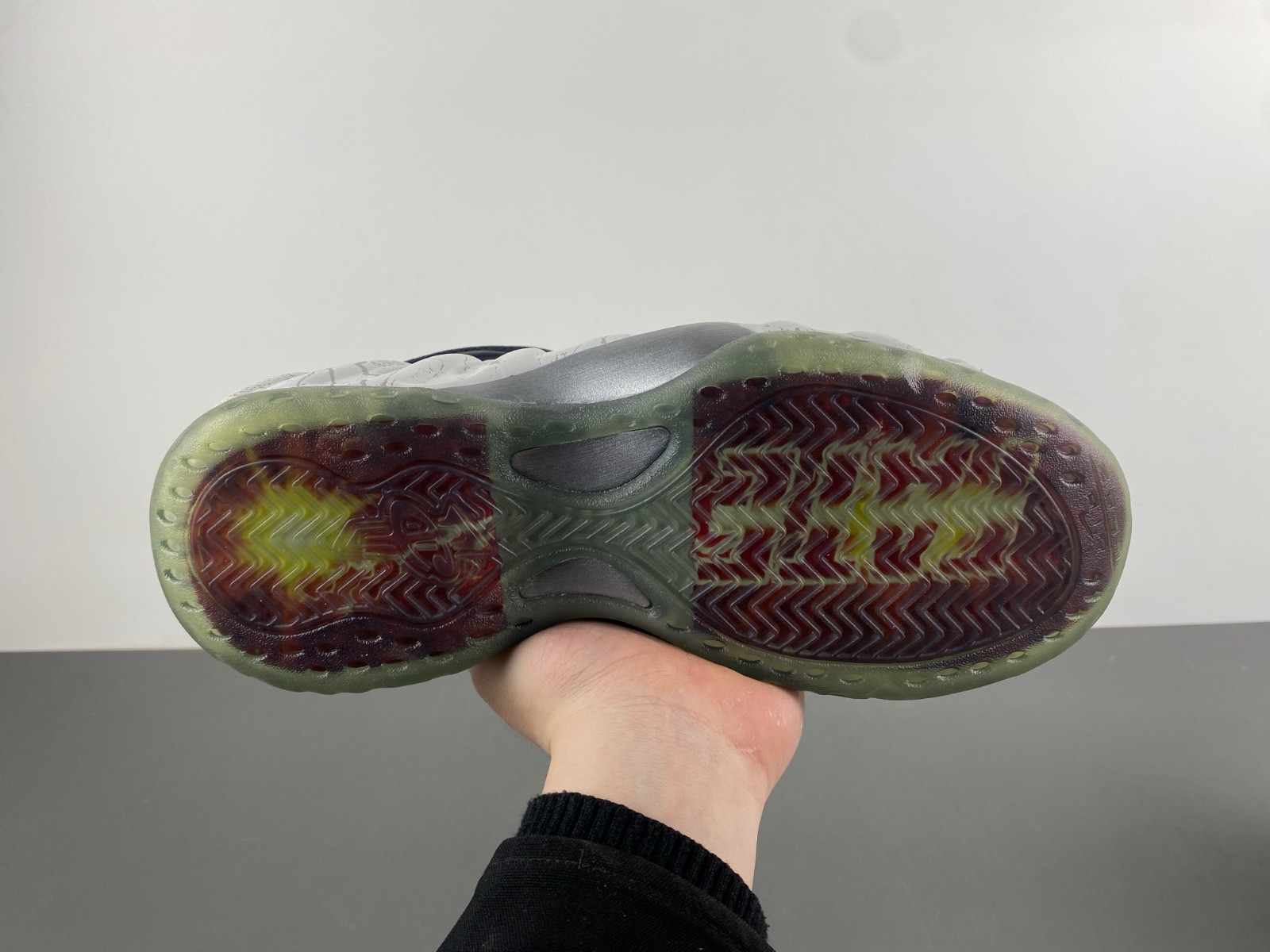 TEKKEN 8 x Nike Air Foamposite One “Jin Kazama” HF6367-001