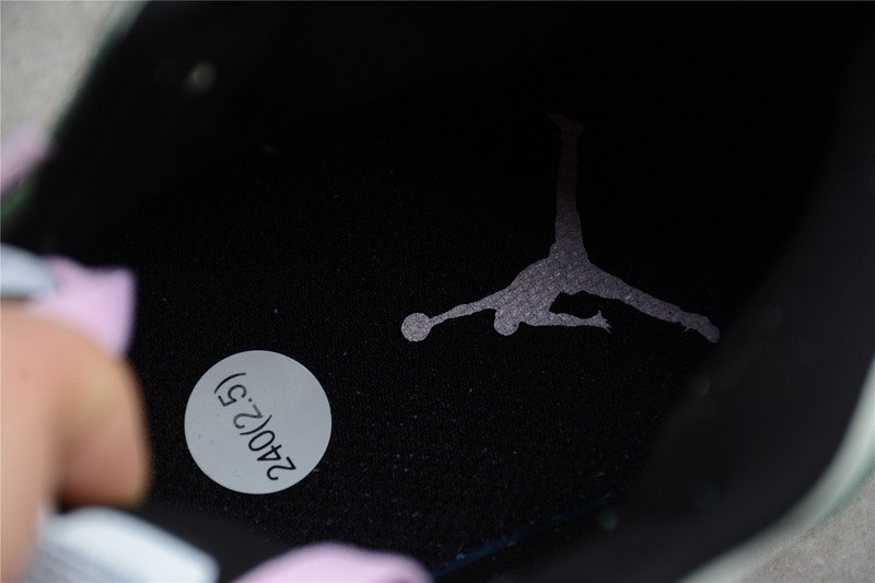 Air Jordan 1 Mid SE “Dutch Green” CZ0774-300