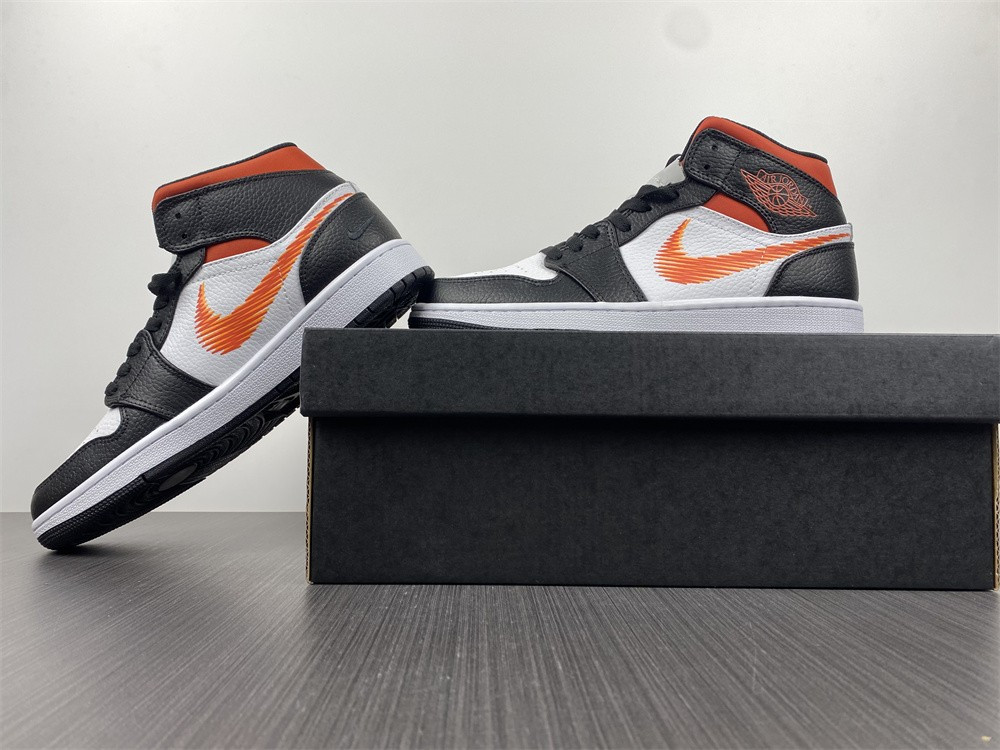 Air Jordan 1 Mid "Zig Zag" DN4929-100