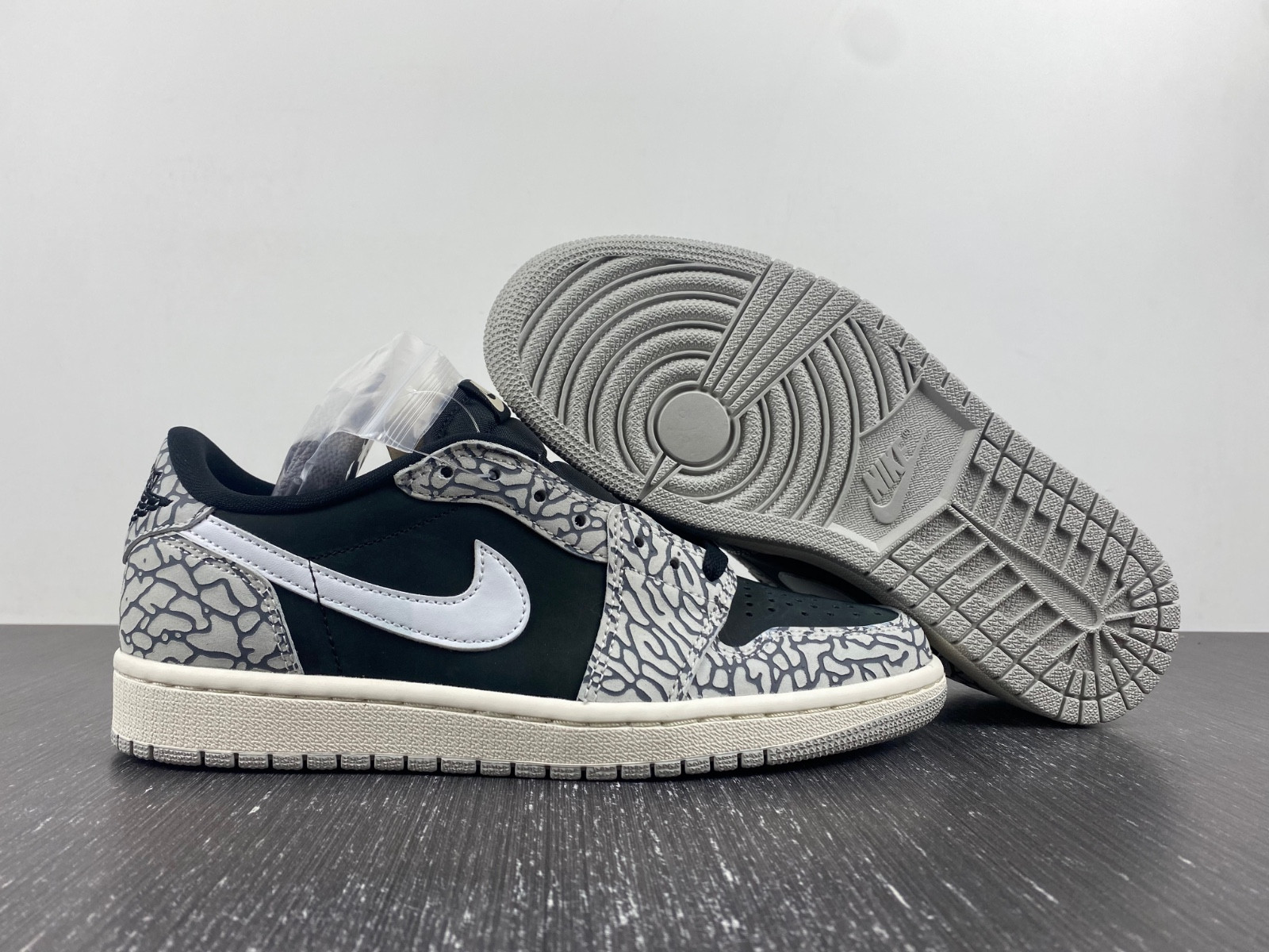 Air Jordan 1 Low OG “Black Cement” CZ0790-001