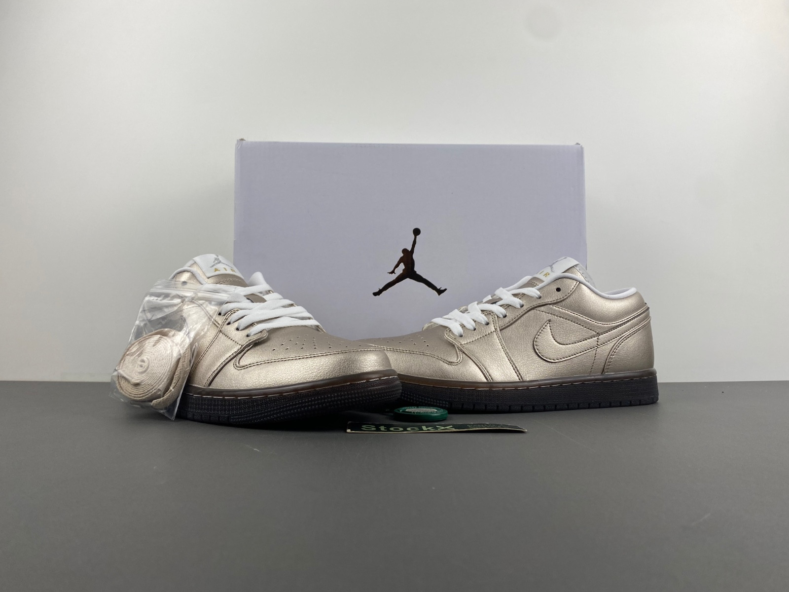 Air Jordan 1 Low SE “Metallic Zinc” (W) HQ3529-099