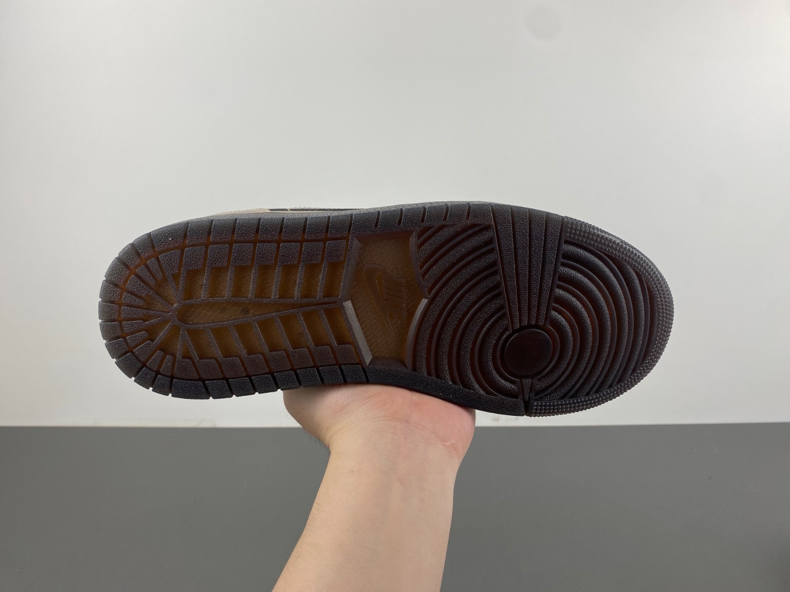 Air Jordan 1 Low SE “Metallic Zinc” (W) HQ3529-099