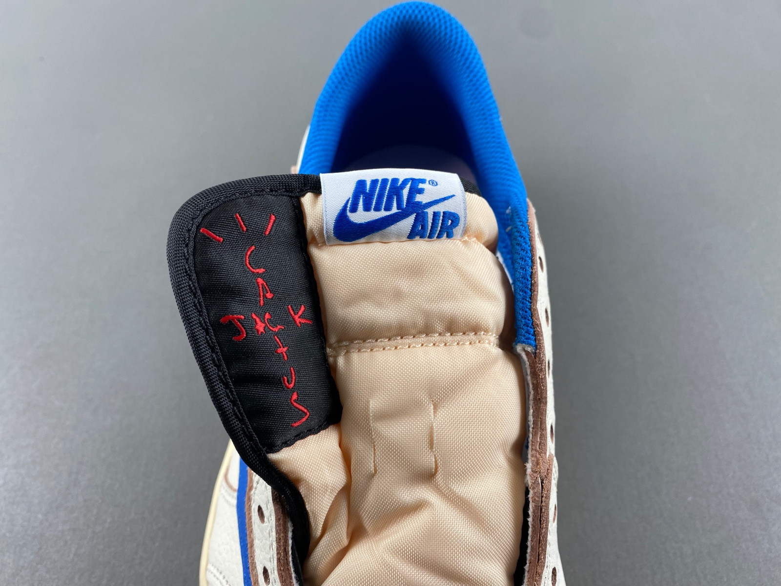 Travis Scott x Fragment x Air Jordan 1 Low OG DM7866-104
