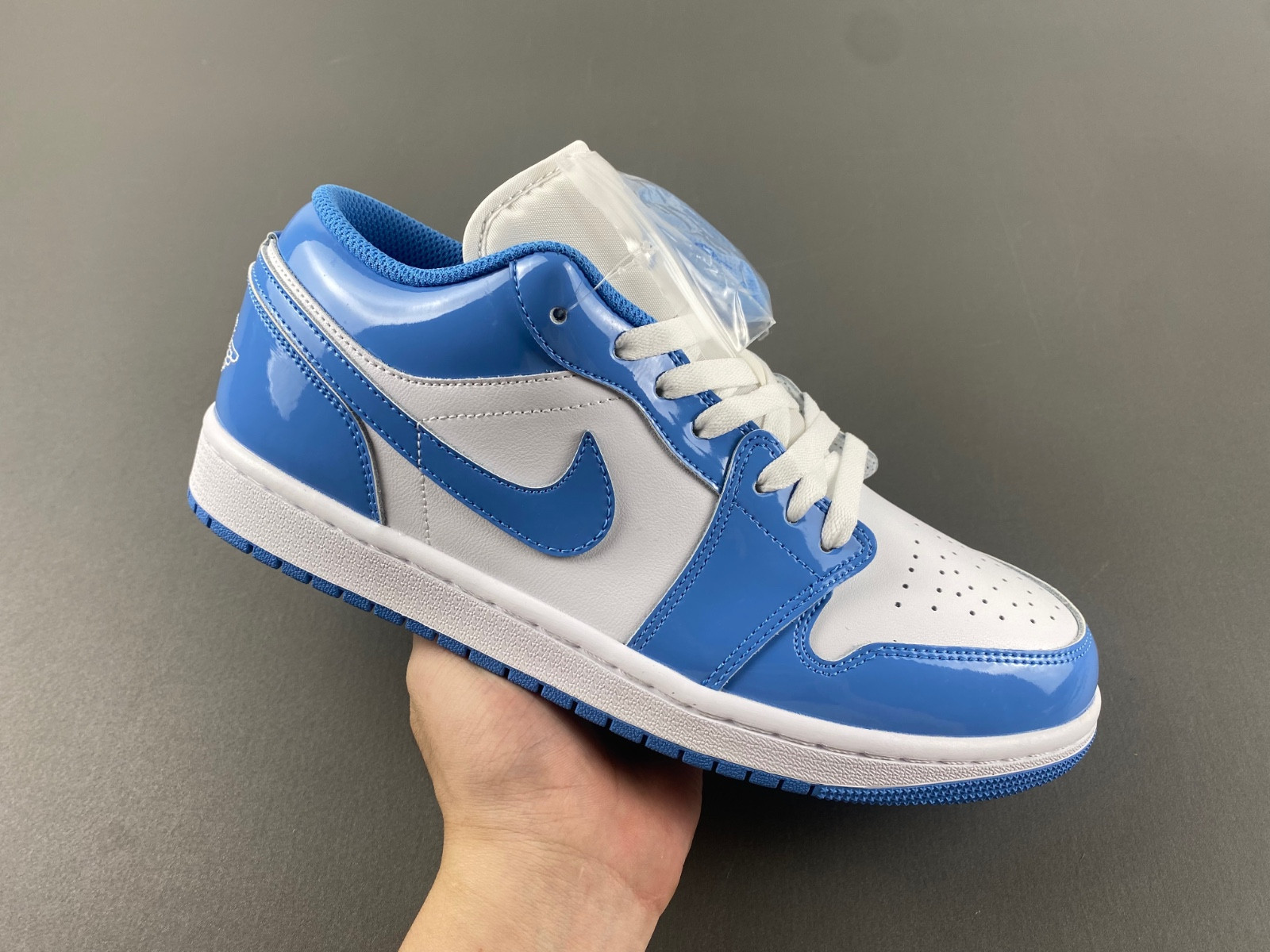 Air Jordan 1 Low “Legend Blue” FZ2138-114