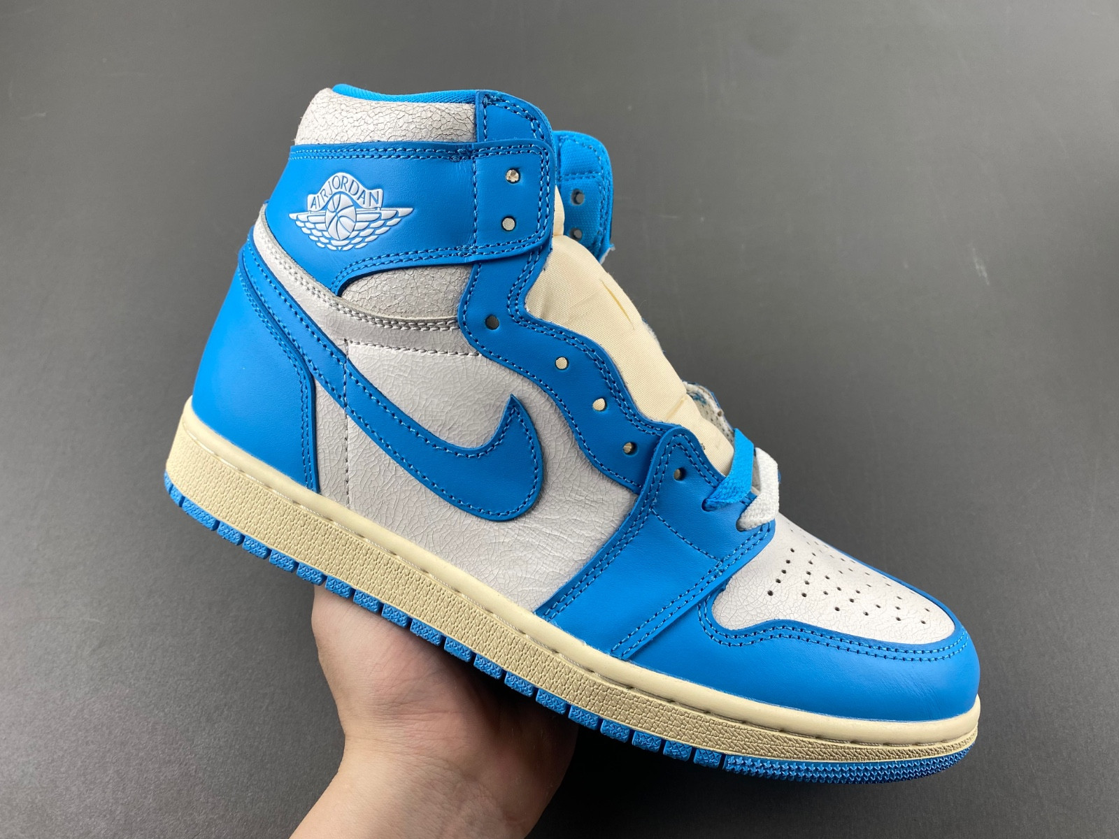 Air Jordan 1 High OG“UNC Reimagined” DZ5485-402
