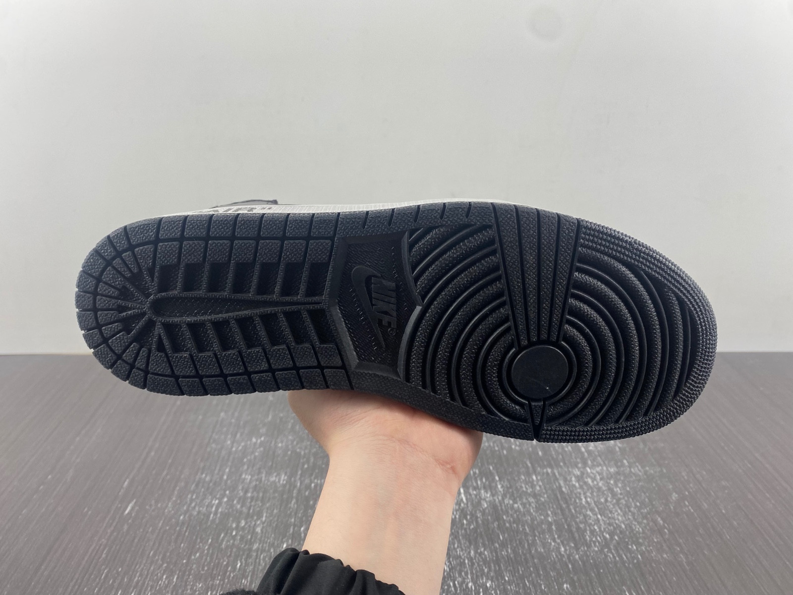 OFF-WHITE x Travis Scott x Air Jordan 1 OW DM7888-180