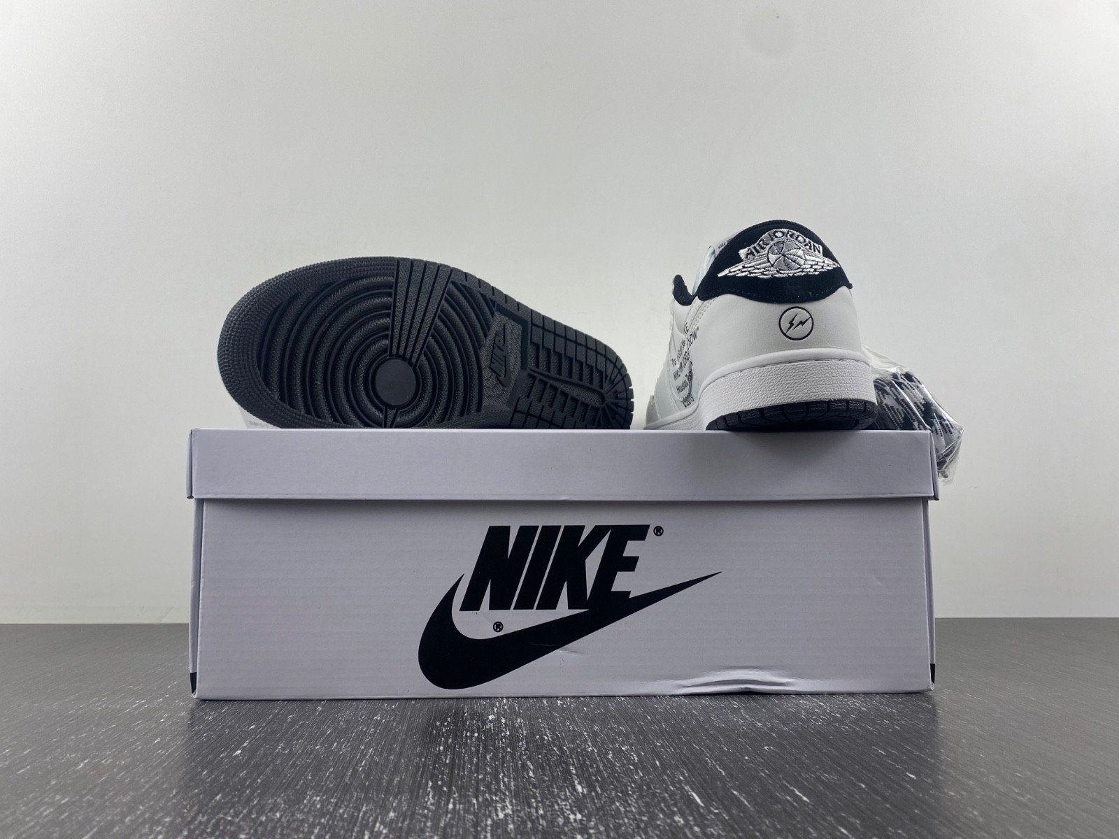 OFF-WHITE x Travis Scott x Air Jordan 1 OW DM7888-180