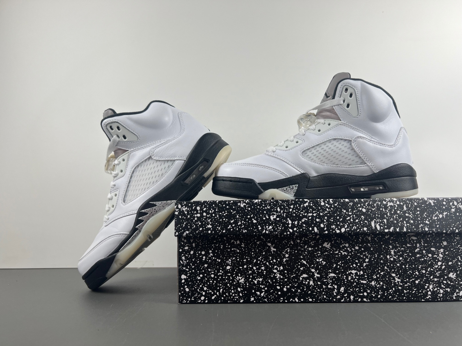AIR JORDAN 5 RETRO DO0587-110