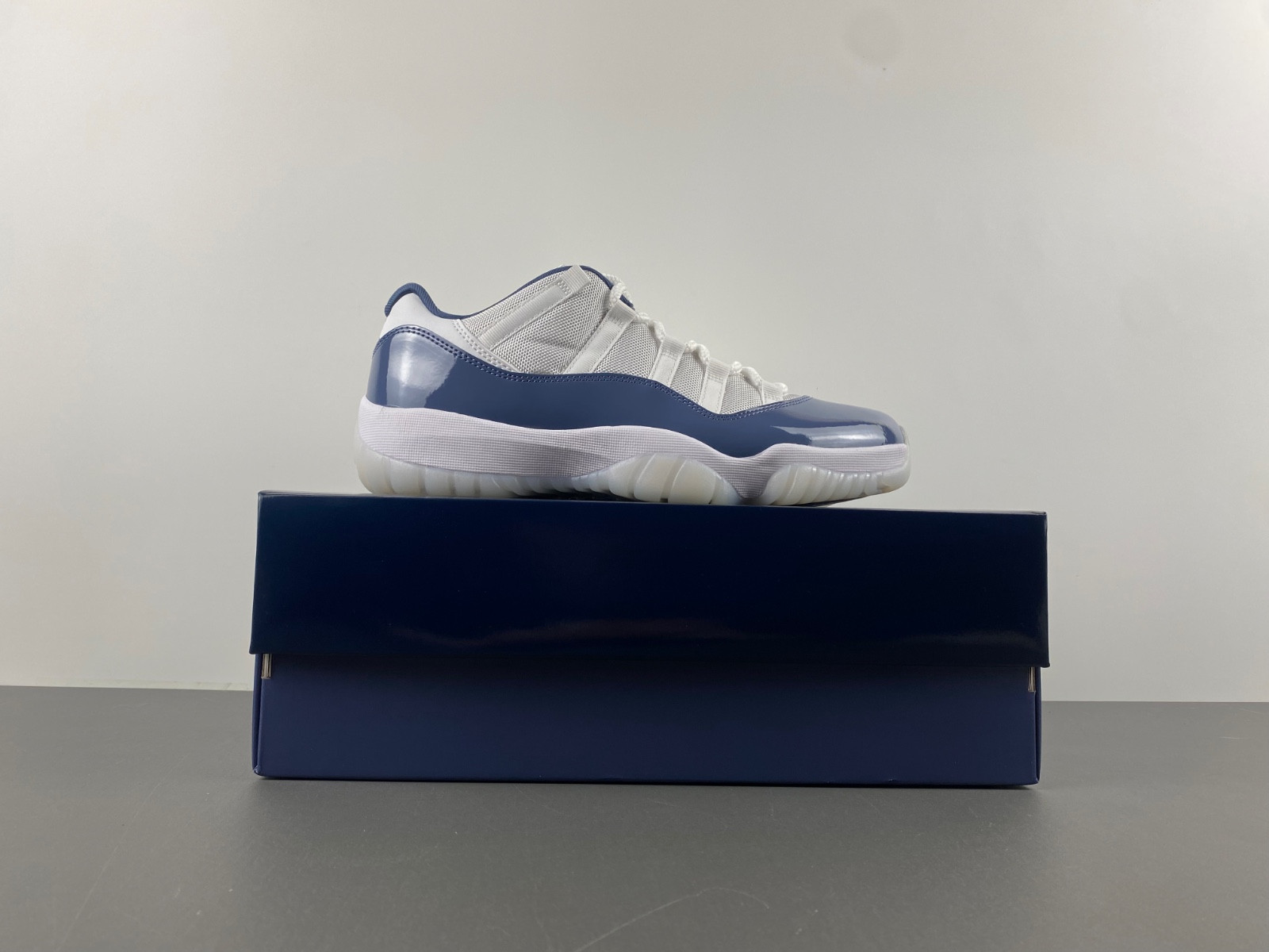 Air Jordan 11 Low FV5104-104