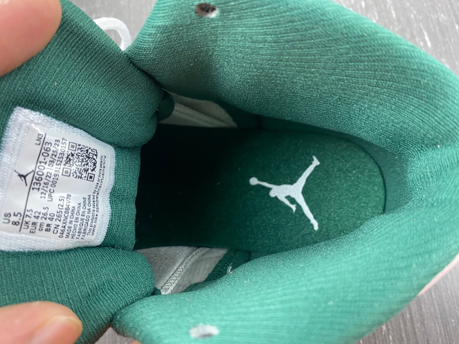 Jordan 12 136001-063