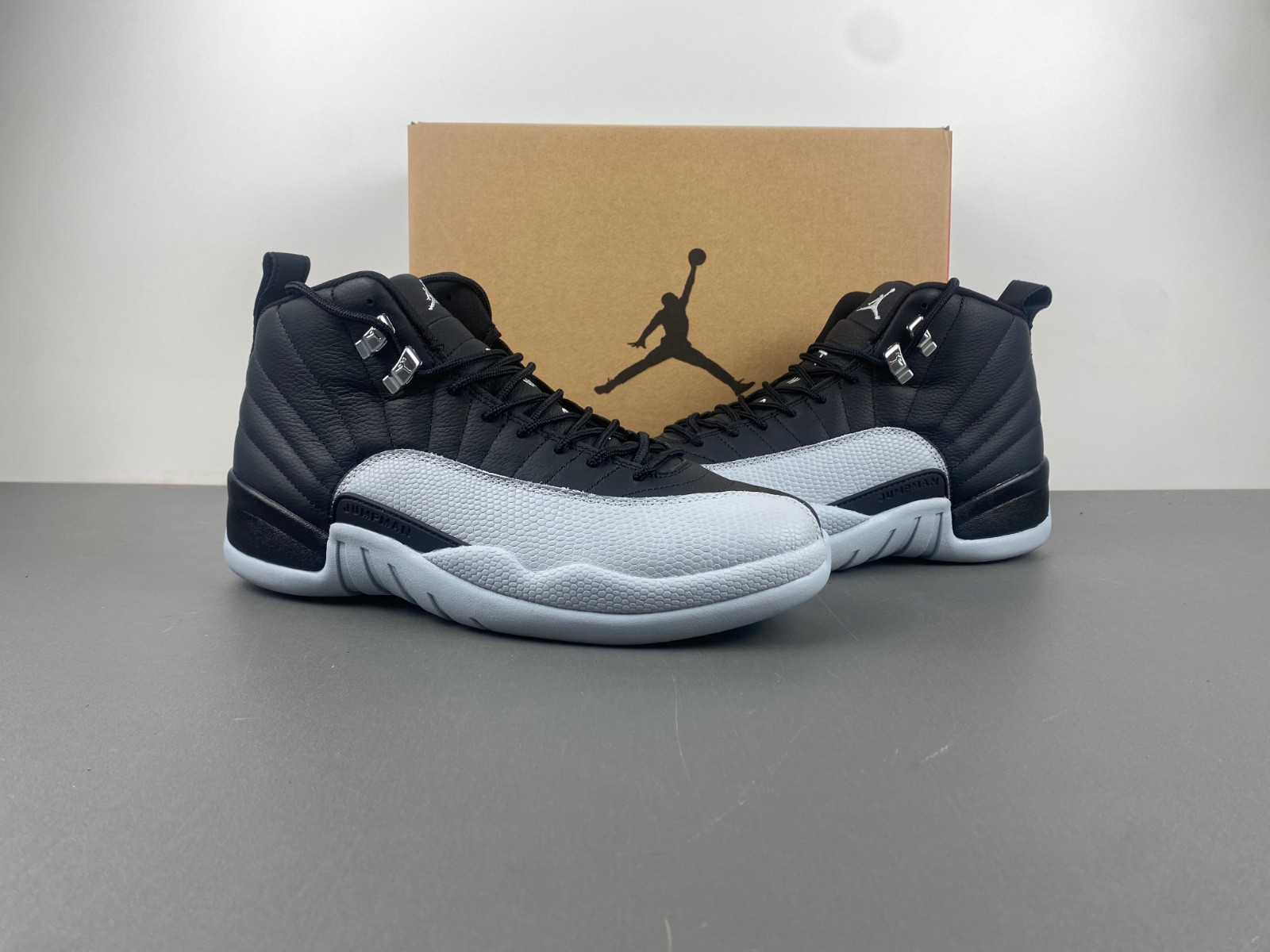 Air Jordan 12 BLACK/WOLF GREY CT8013-010
