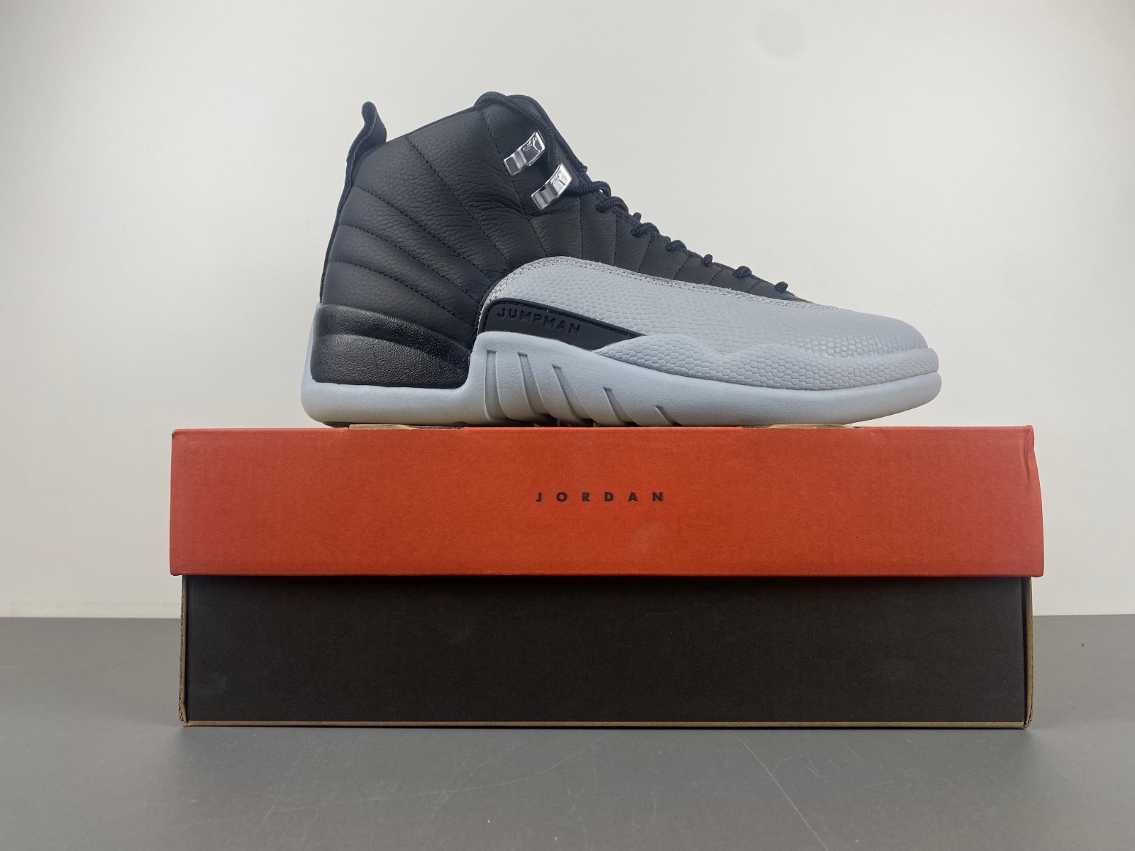 Air Jordan 12 BLACK/WOLF GREY CT8013-010