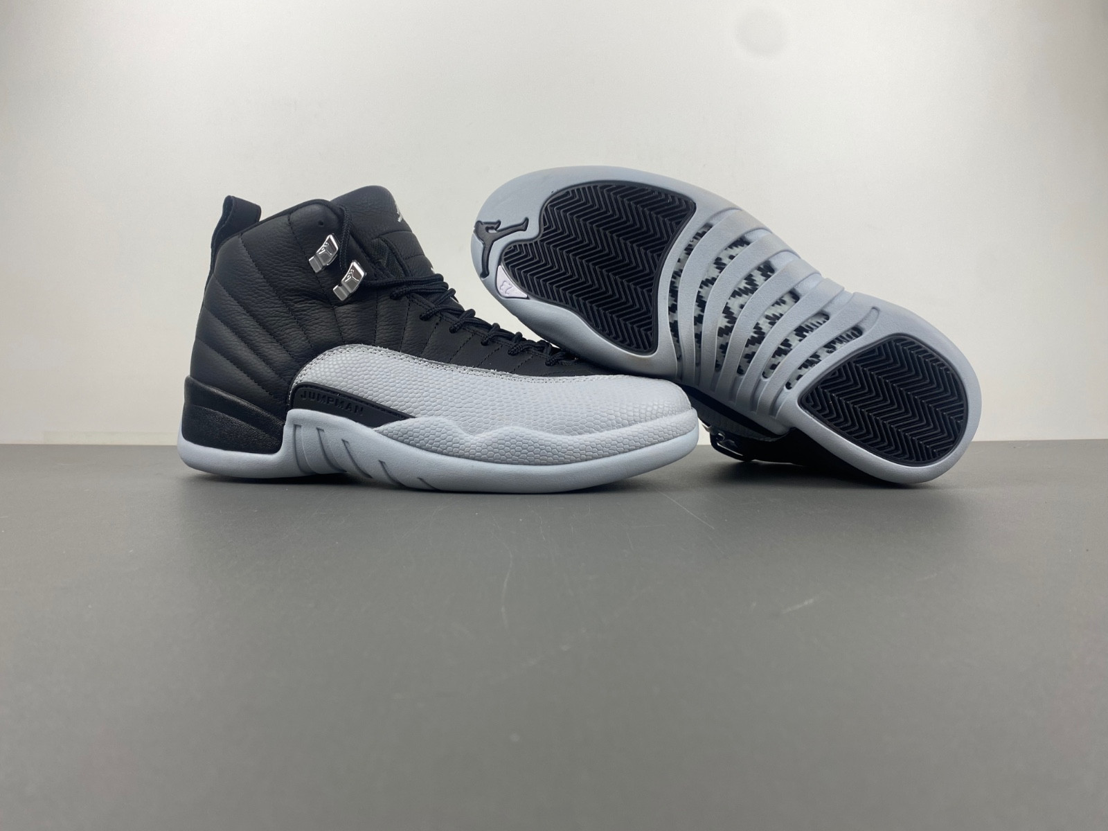Air Jordan 12 BLACK/WOLF GREY CT8013-010