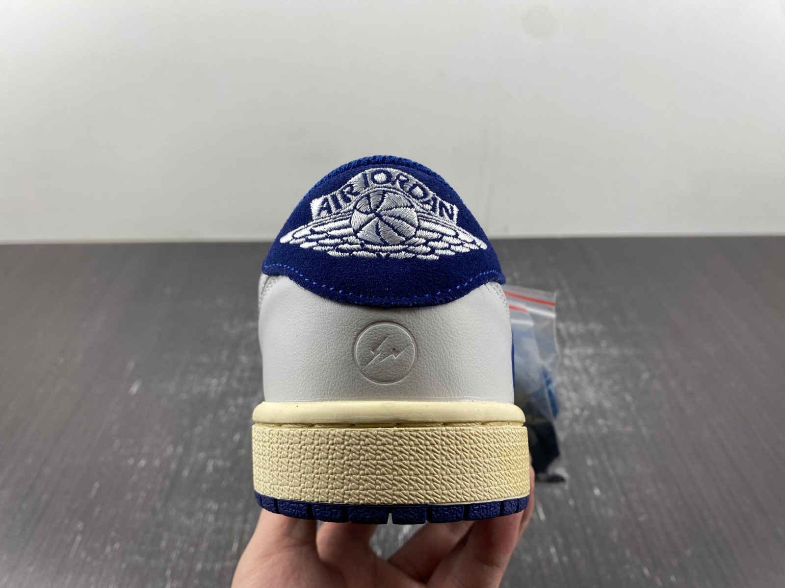 OFF-WHITE x Travis Scott x Air Jordan 1 DM7890-111