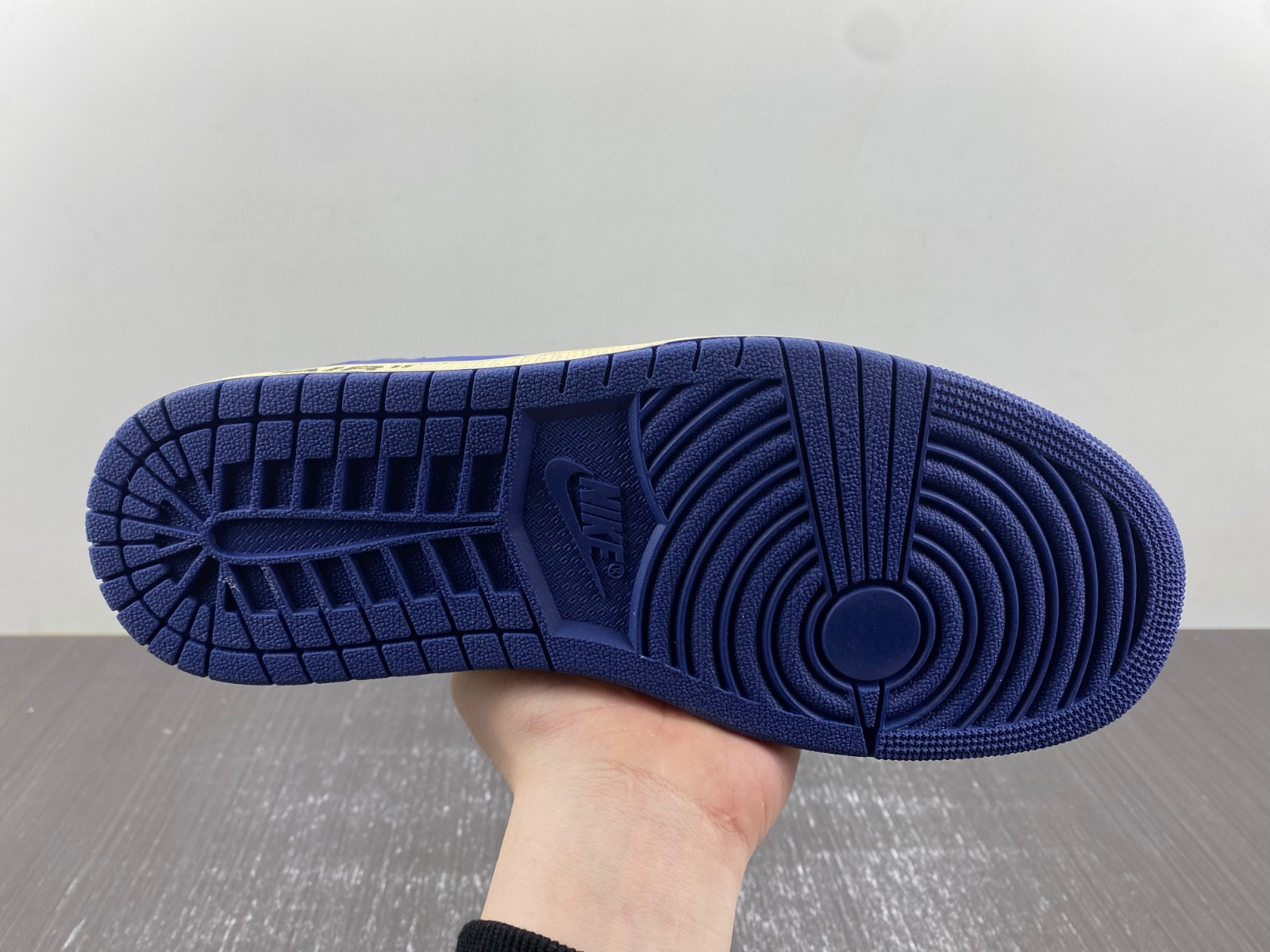 OFF-WHITE x Travis Scott x Air Jordan 1 DM7890-111