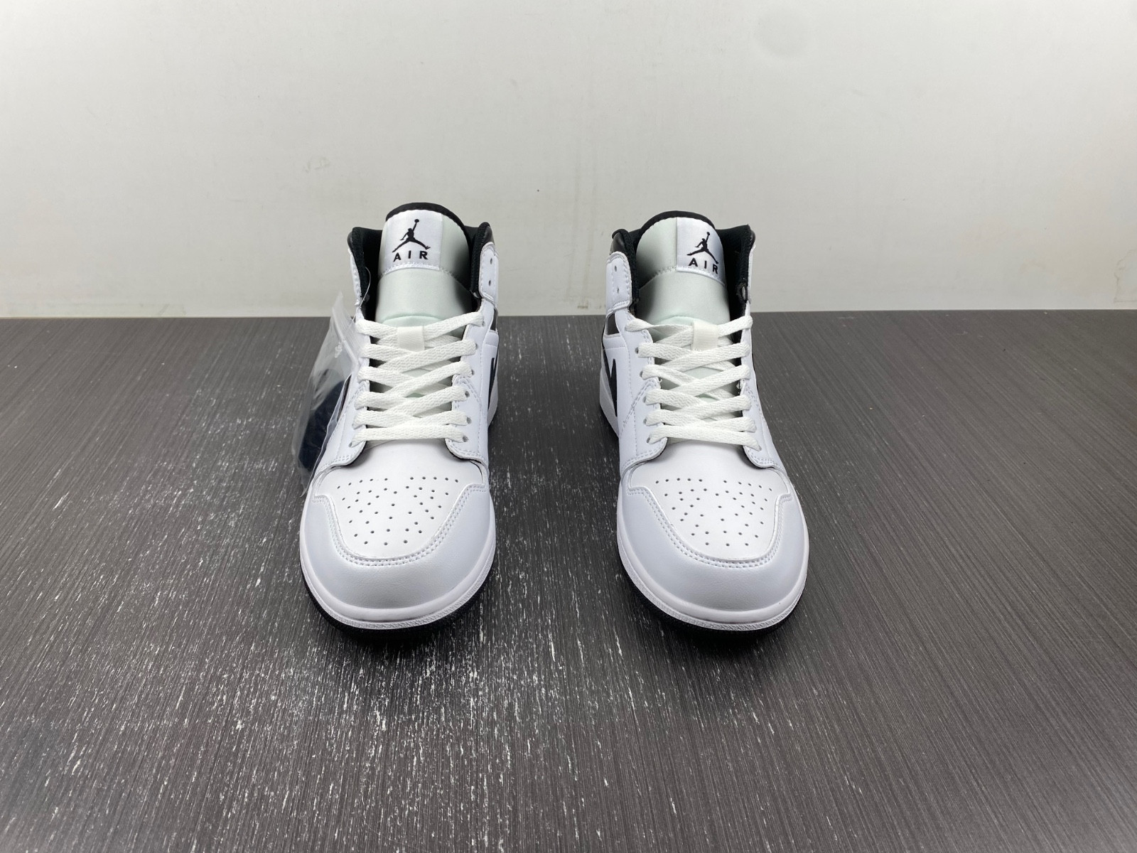 Air Jordan 1 Mid DQ8426-132