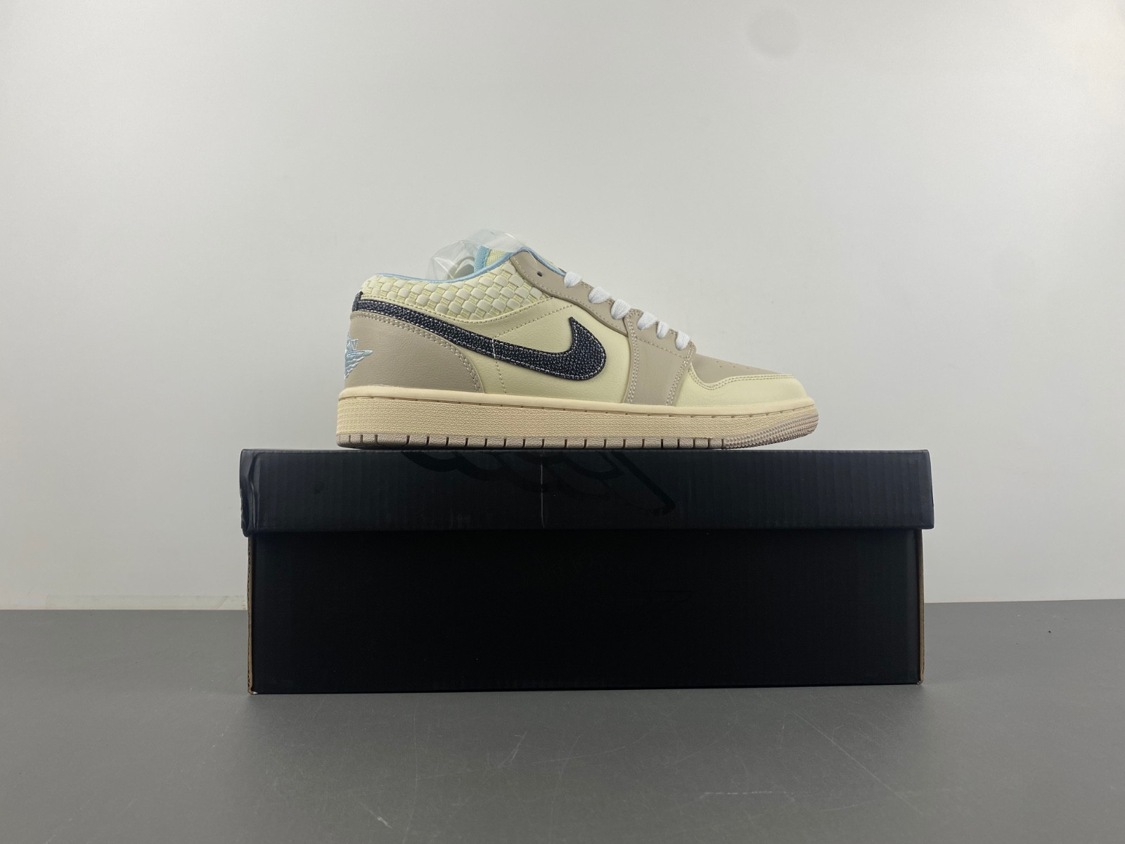 Air Jordan 1 Low “Sanddrift” HQ3440-101