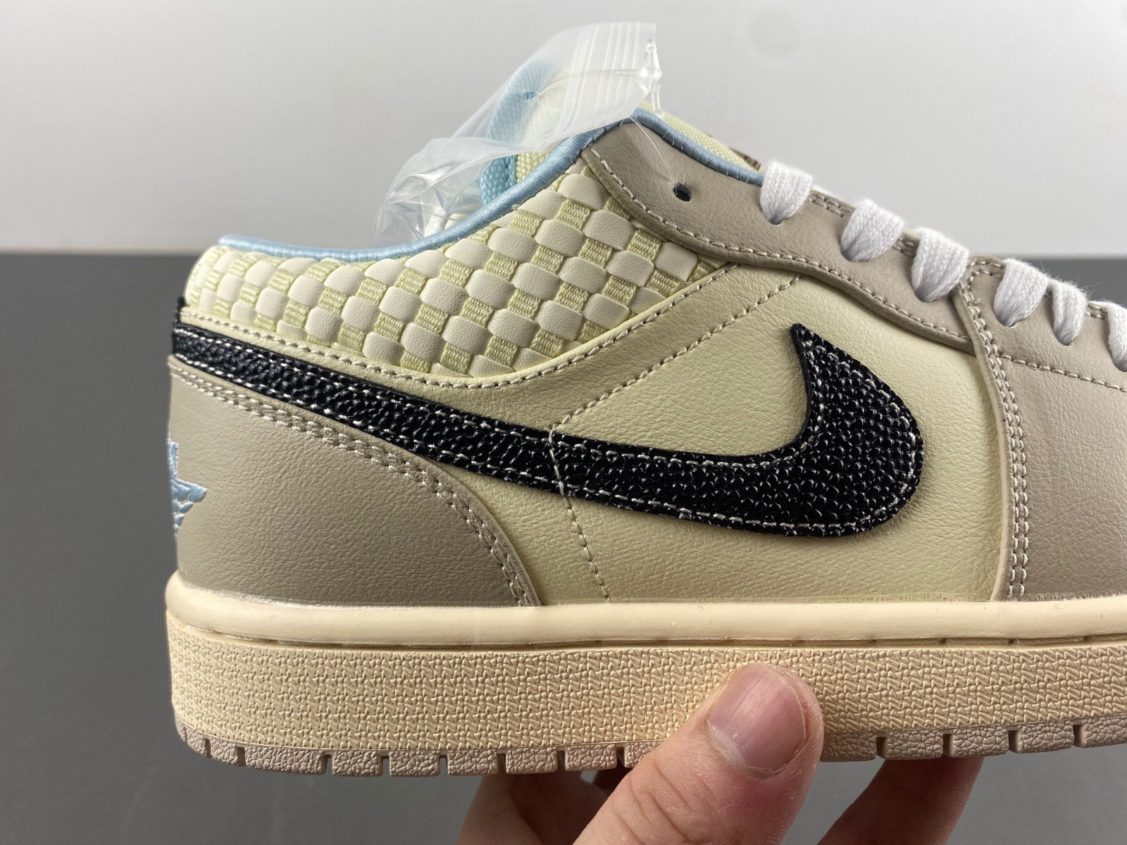Air Jordan 1 Low “Sanddrift” HQ3440-101
