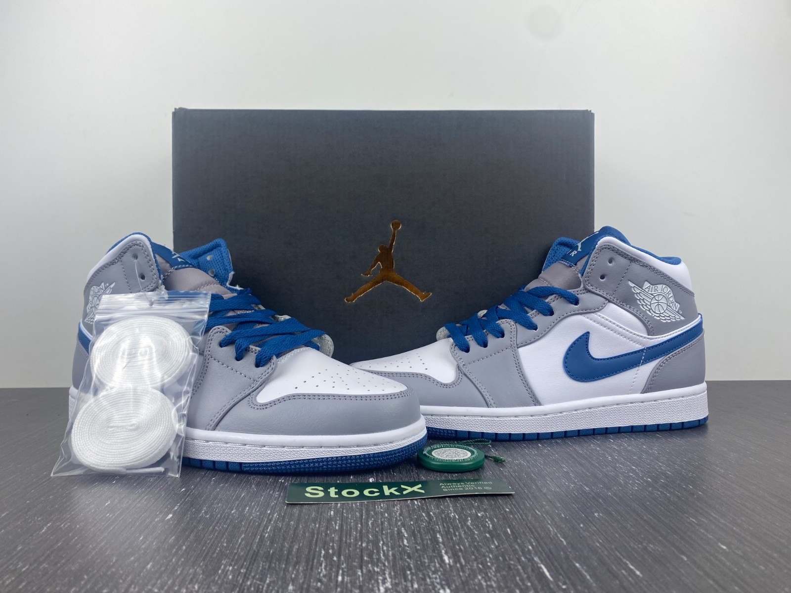 Jordan 1 Mid True Blue DQ8426-014