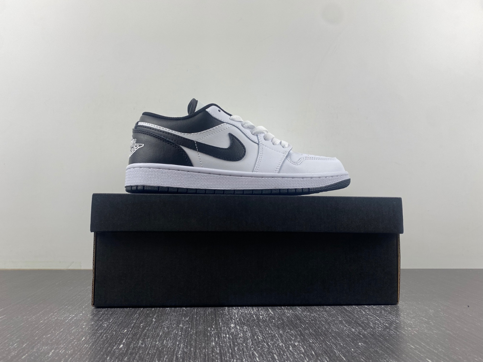Air Jordan 1 Low 553558-132
