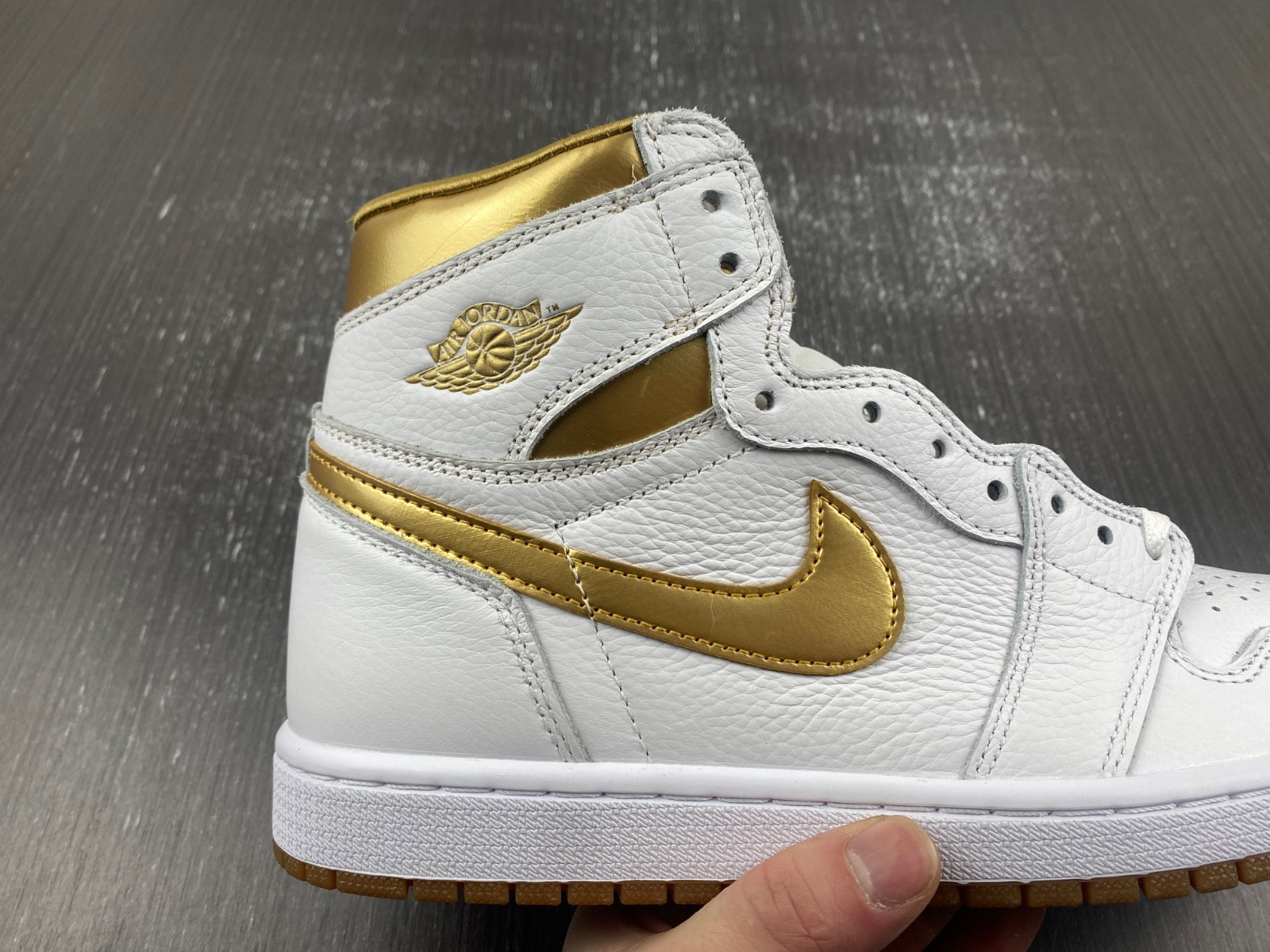 Air Jordan 1 High OG WMNS “Metallic Gold” FD2596-107