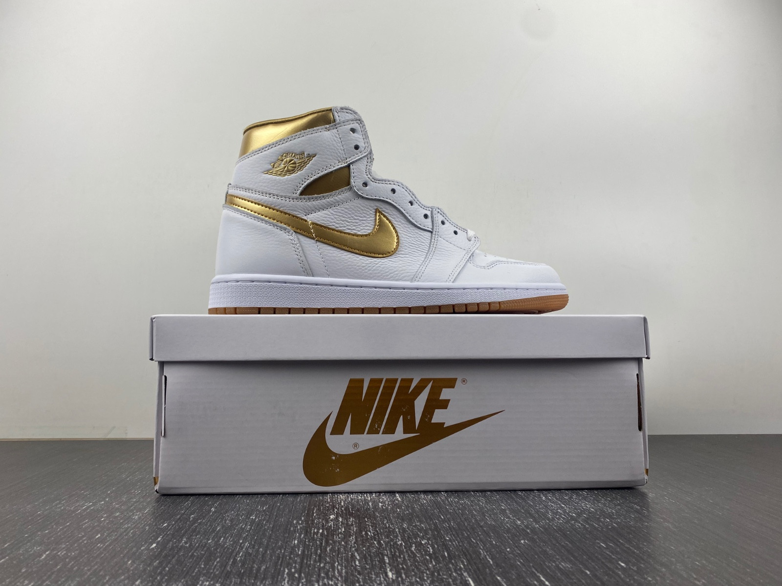 Air Jordan 1 High OG WMNS “Metallic Gold” FD2596-107
