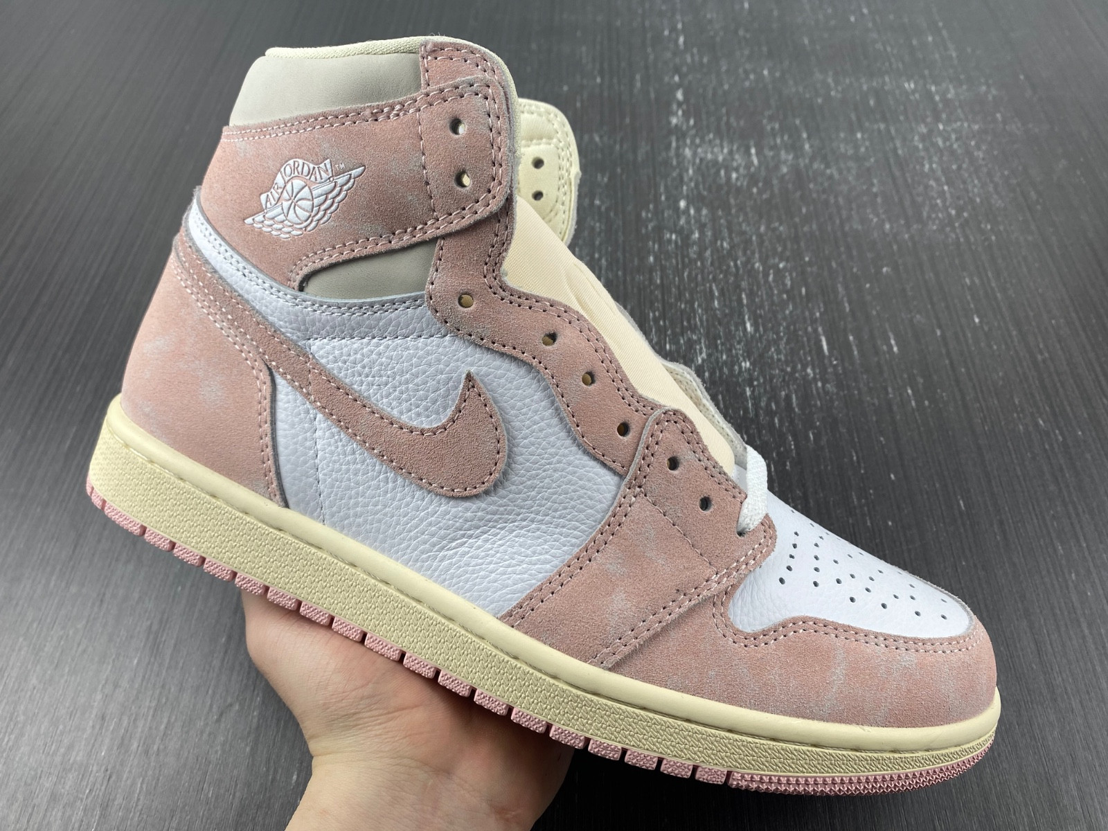 Air Jordan 1 High OG WMNS “Washed Pink” FD2596-600
