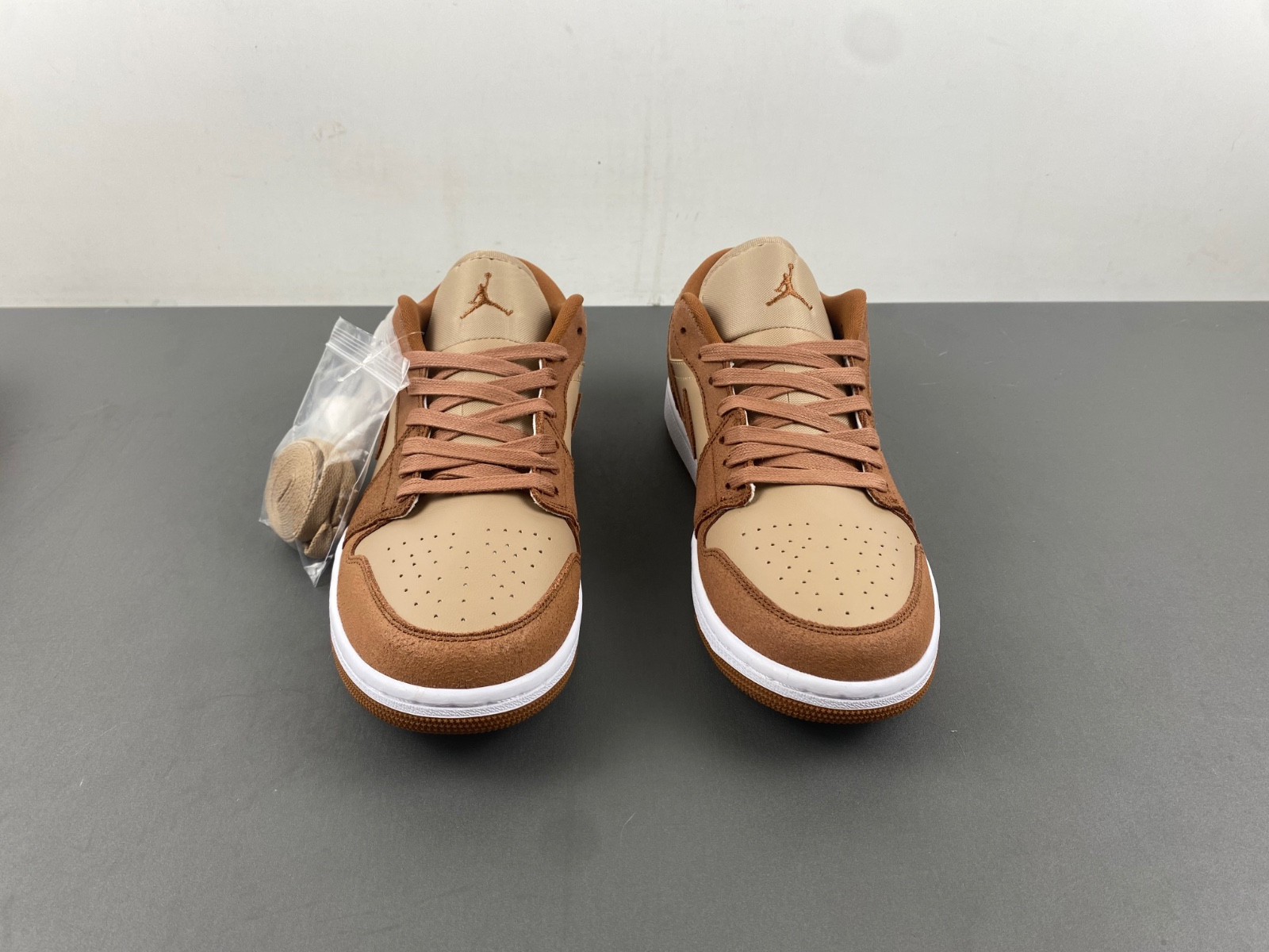 Air Jordan 1 Low FJ3453-200