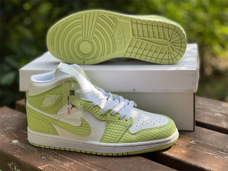 Air Jordan 1 Mid SE “Green Python” DV2959-113