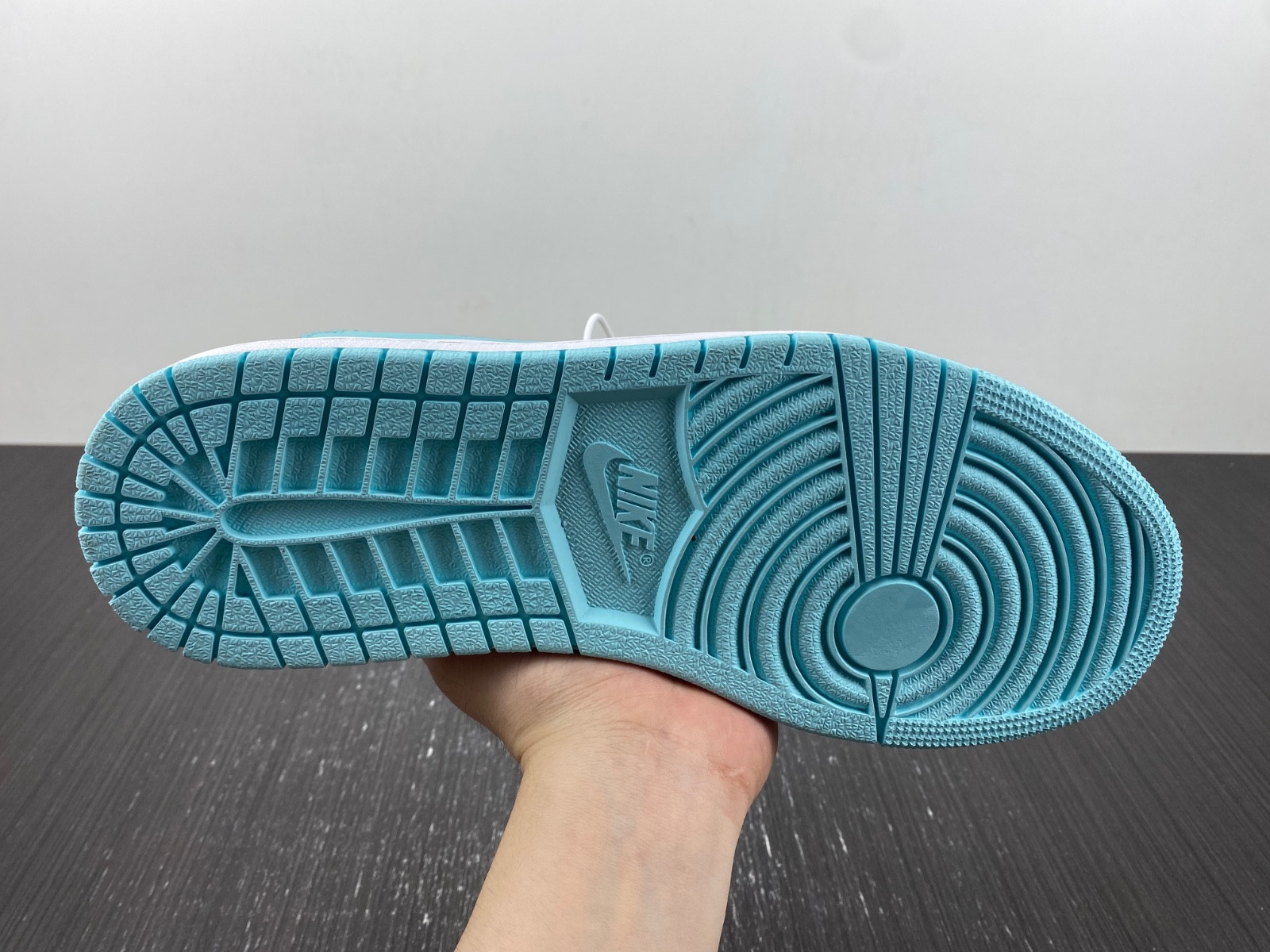 Travis Scott x Air Jordan 1 Low DM7866-701