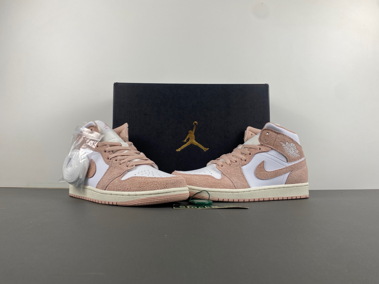 AIR JORDAN 1 MID SE "LEGEND PINK" FN7432-161