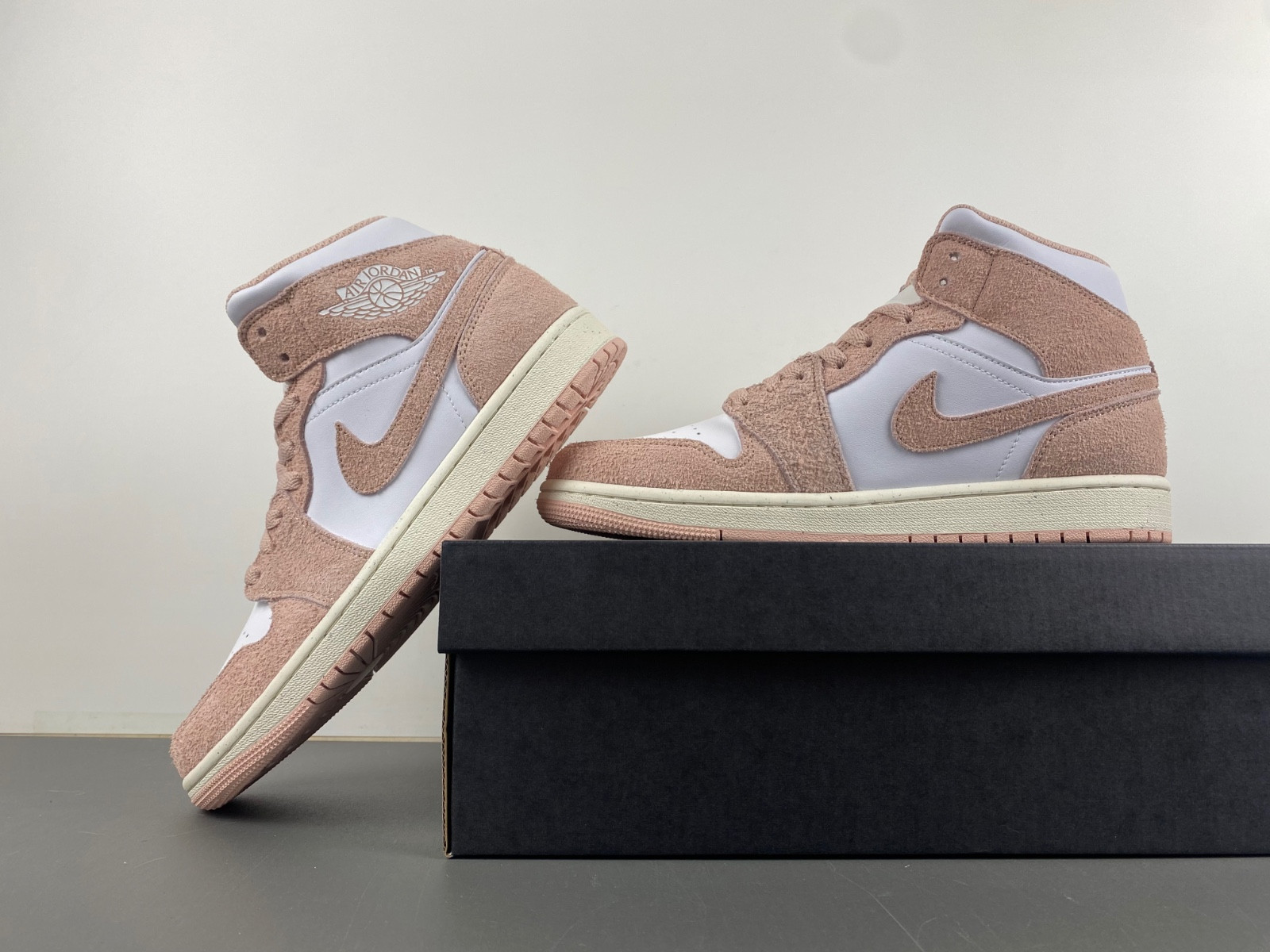 AIR JORDAN 1 MID SE "LEGEND PINK" FN7432-161