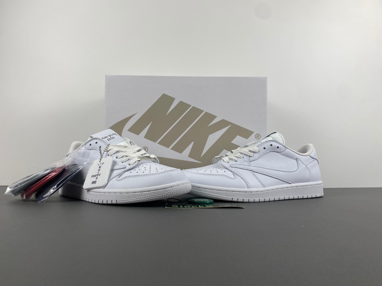 Travis Scott x Air Jordan 1 Low DM7866-292