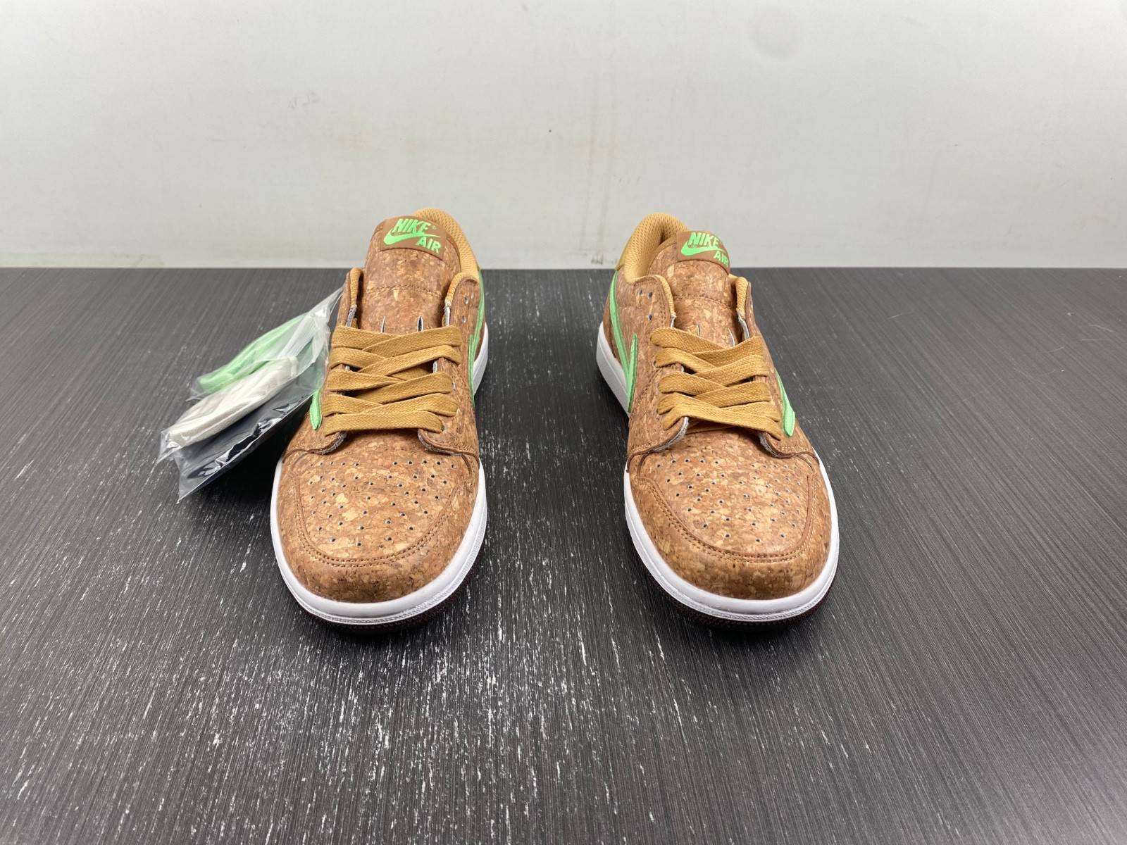 Travis Scott x Air Jordan 1 Low DM7866-922