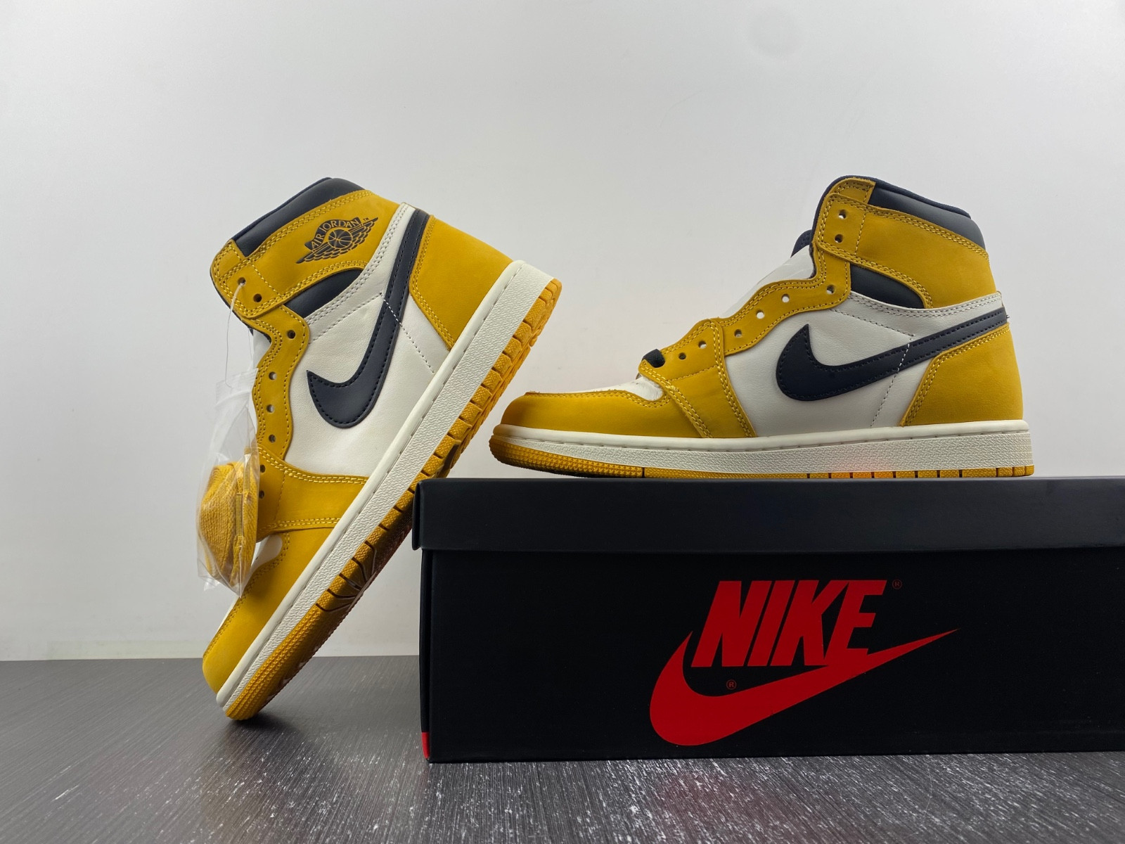Air Jordan 1 High OG “Yellow Ochre” DZ5485-701