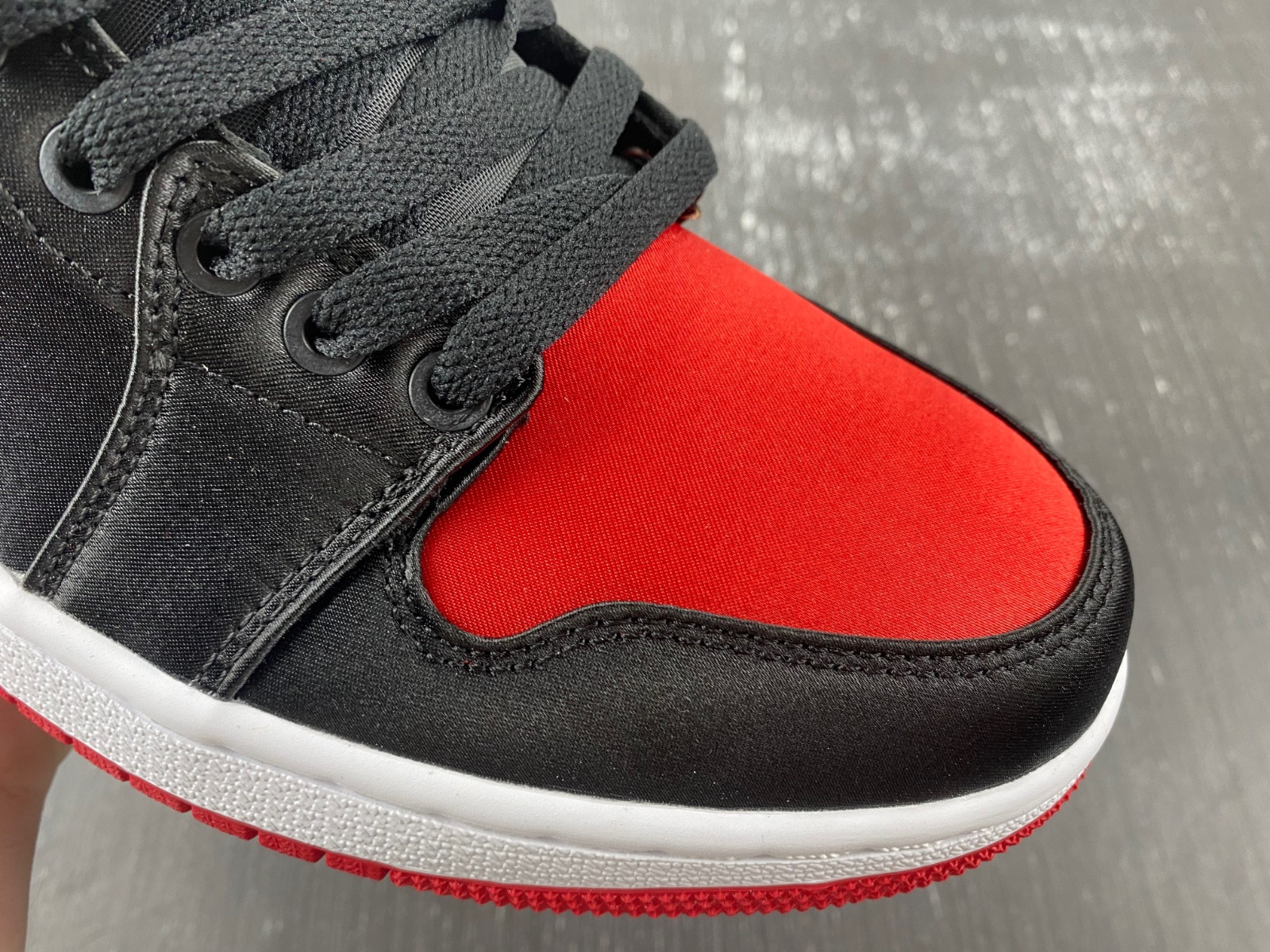 Air Jordan 1 Low OG WMNS “Satin Bred” FD4810-061-01