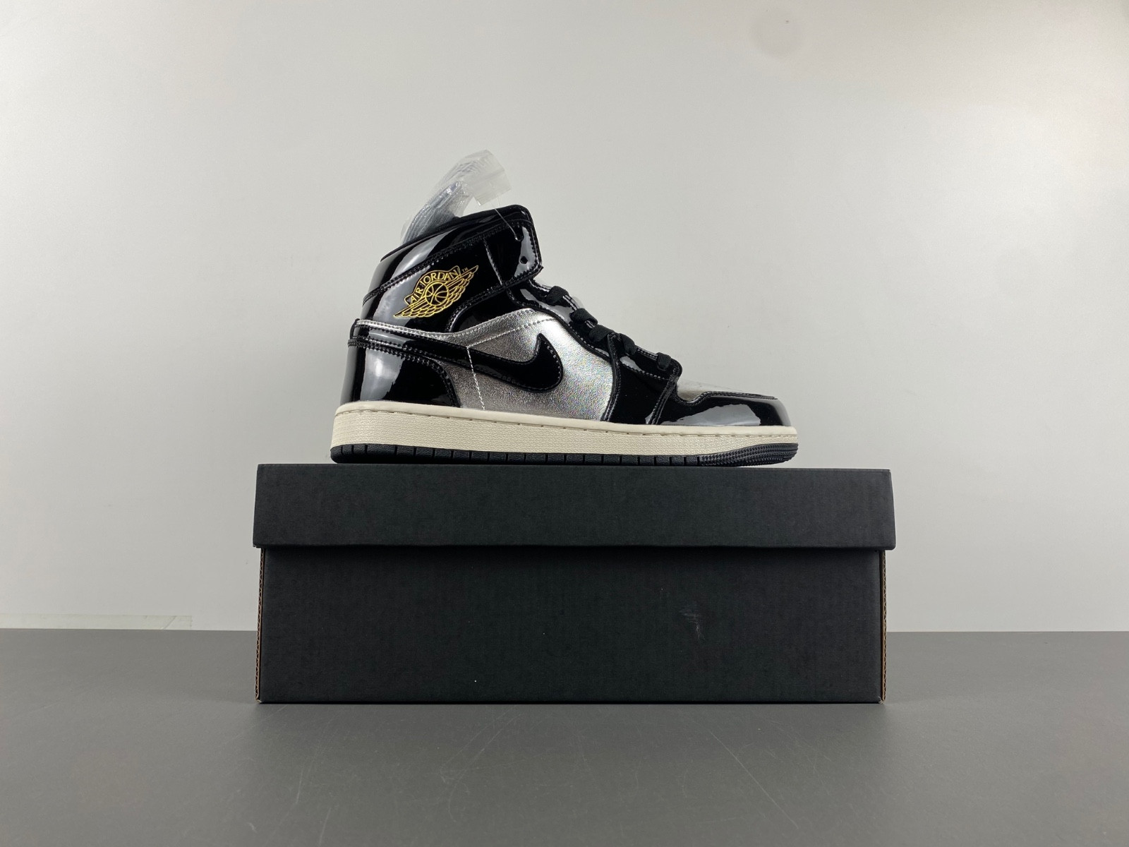 Air Jordan 1 Mid SE FZ39380-001